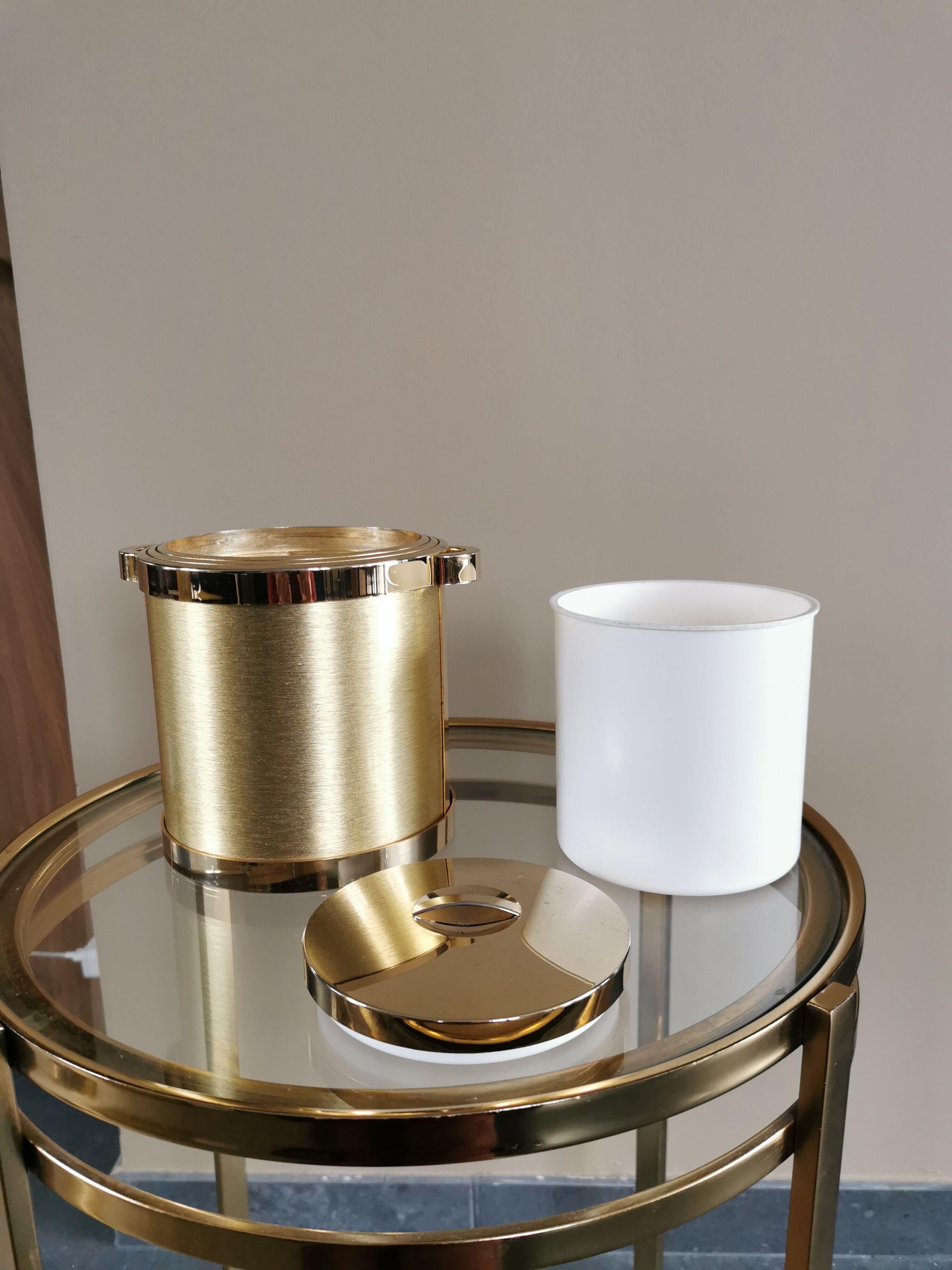 Refresher set and golden ice bucket