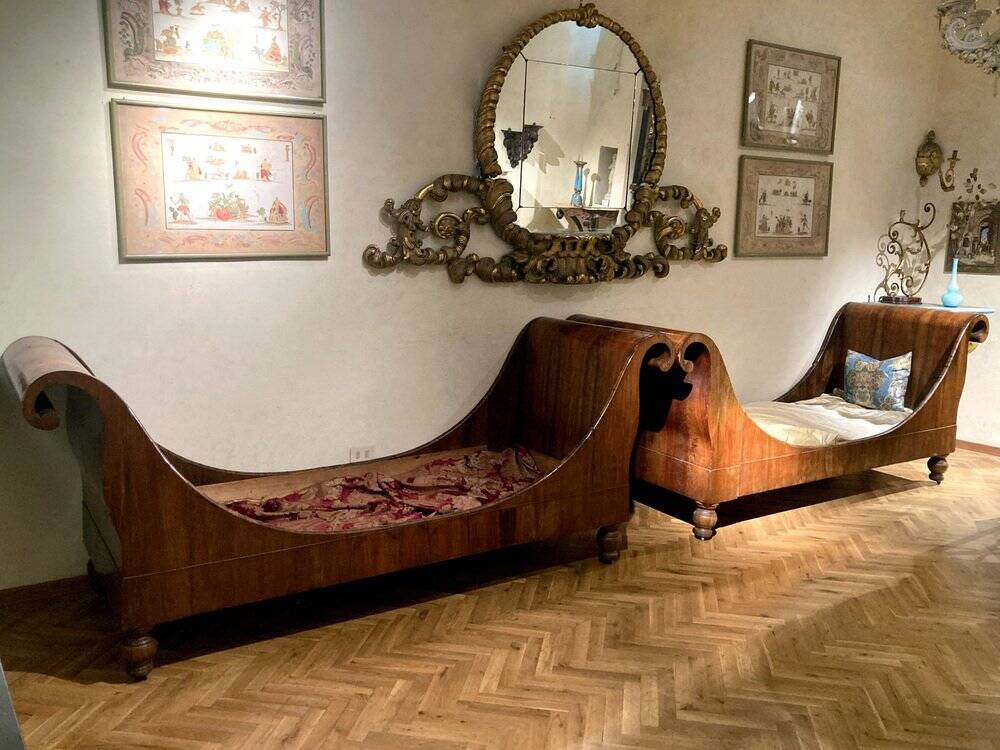 Set of 19th Century Italian Empire Flamed Walnut Sleigh Beds or Daybeds