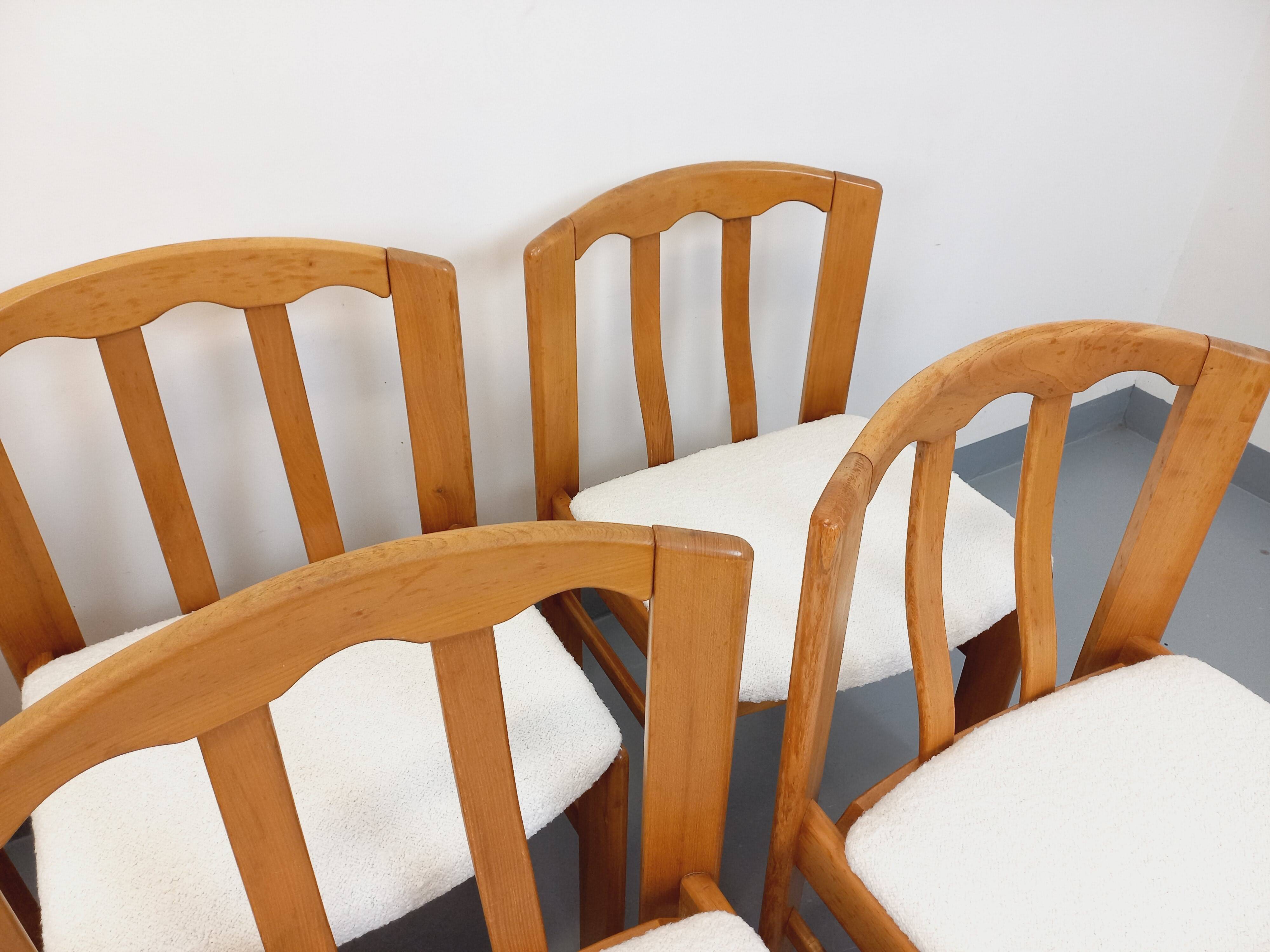 Set of 6 vintage chairs in elm wood and bouclé fabric from the 70s