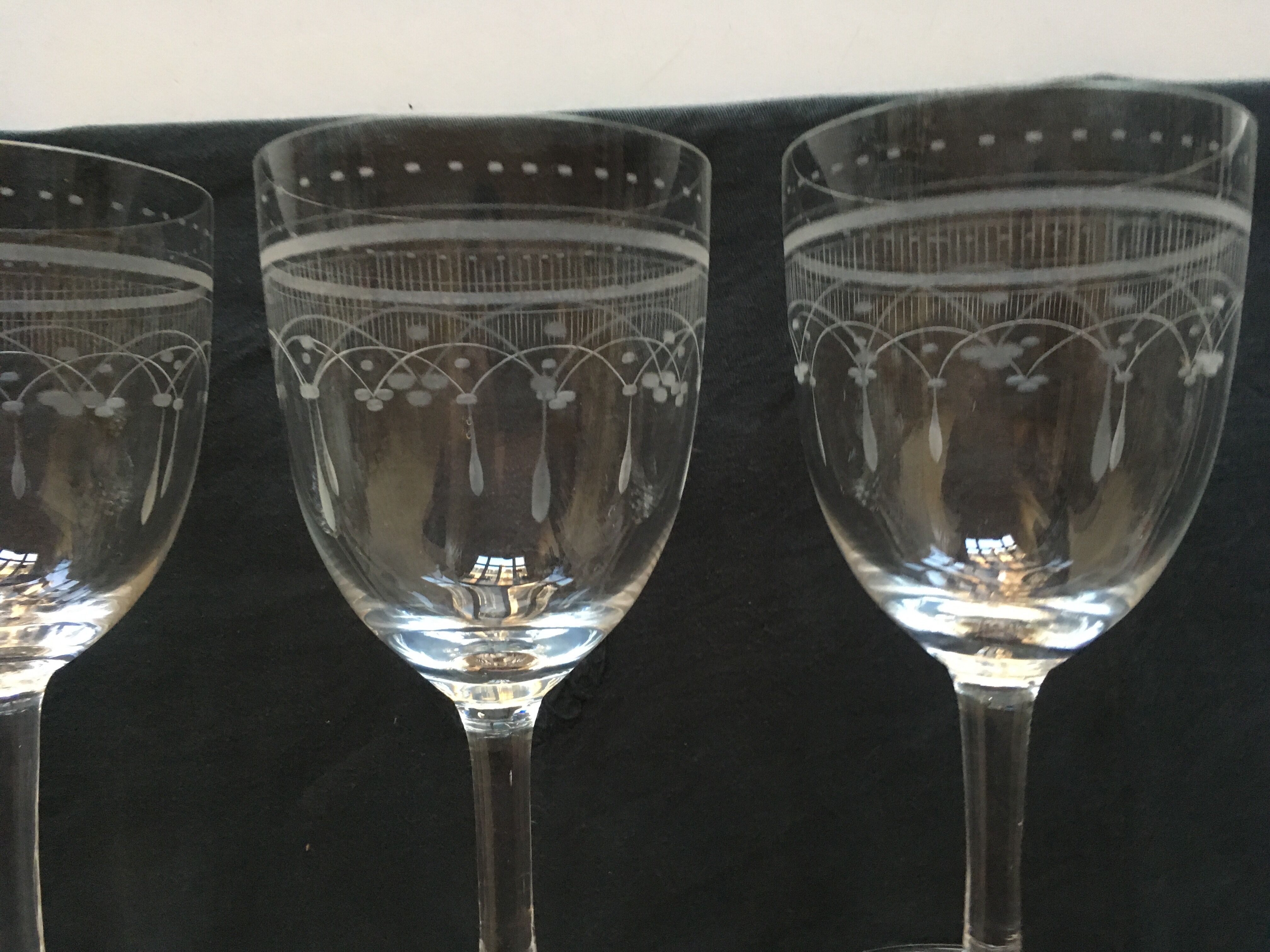 Set of 4 glasses of crystal 18th engraved decoration