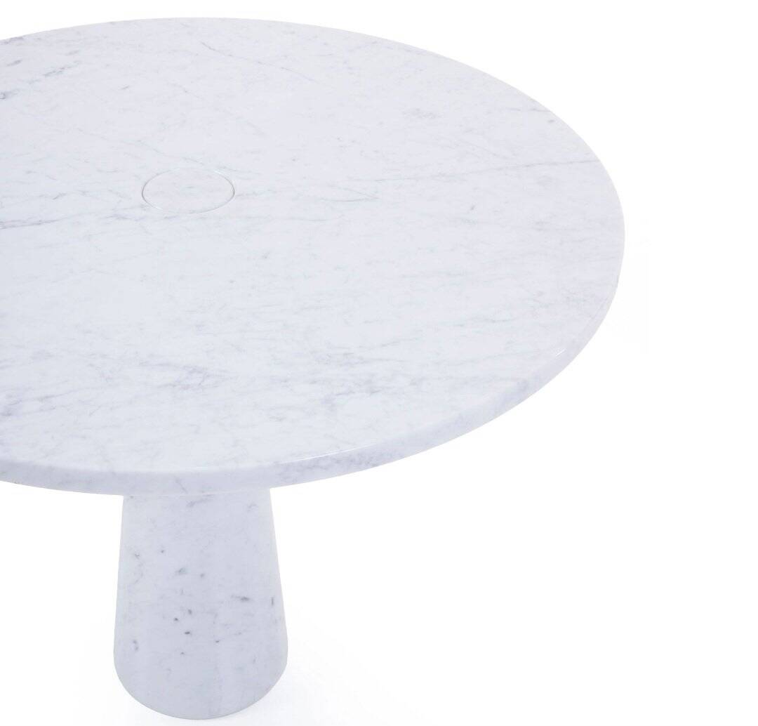 Table Eros en marbre blanc par Angelo Mangiarotti pour Skipper, années 1990.