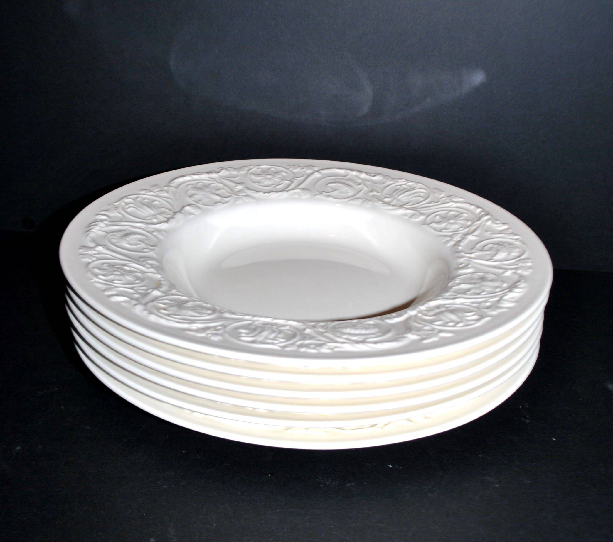 Wedgwood set of 6 pasta plates, Patrician garland, England
