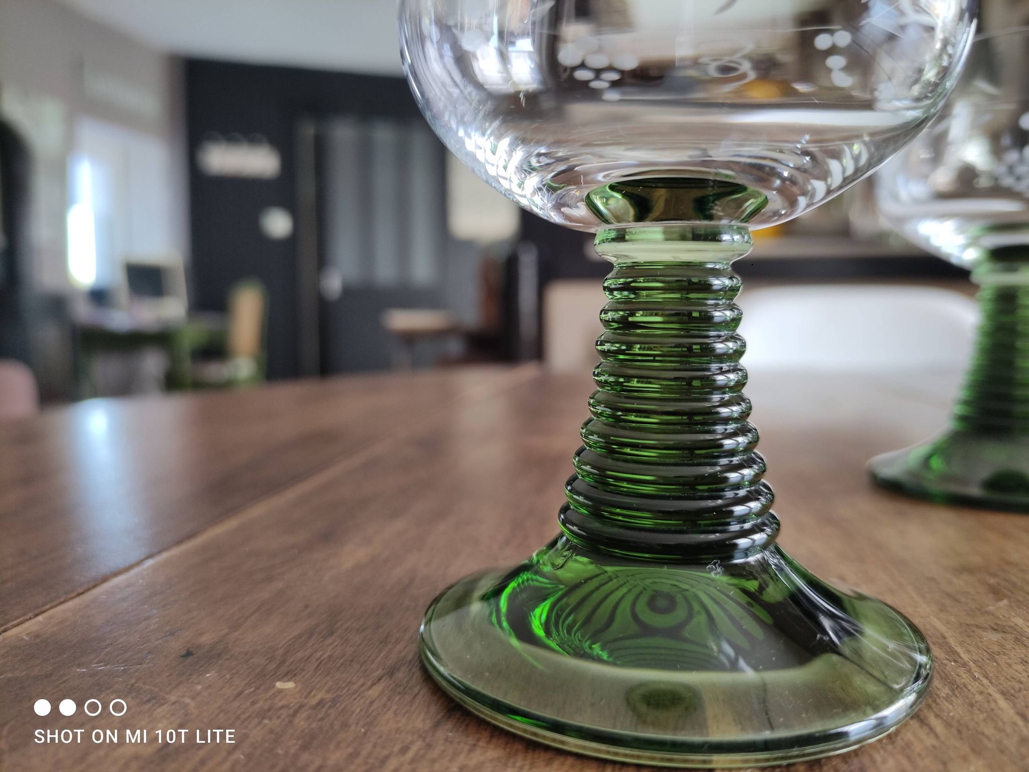 Set of 6 Alsatian wine glasses in chiseled crystal with green turned foot