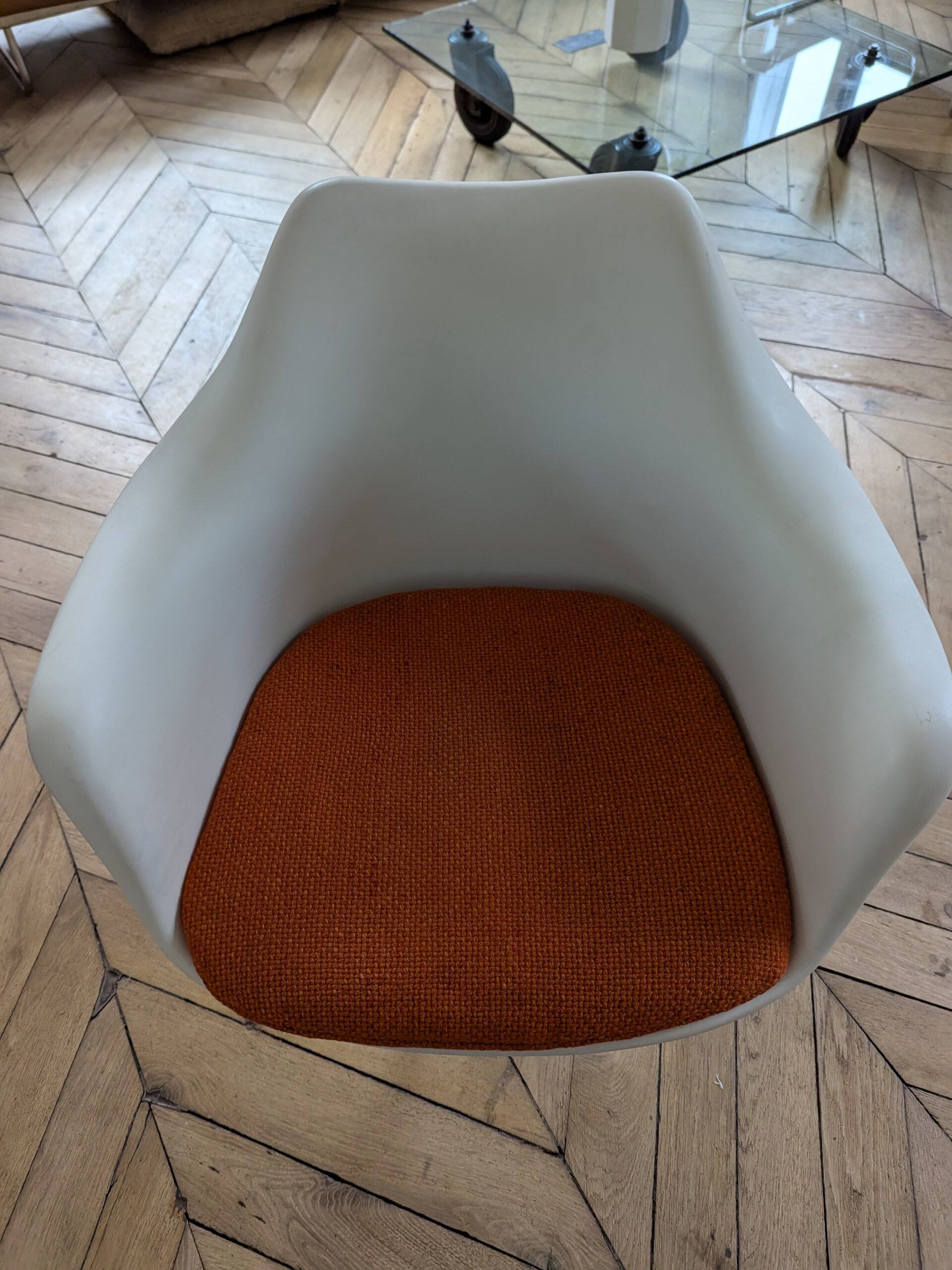 Pair of Tulip Knoll Saarinen armchairs