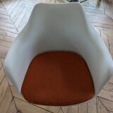 Pair of Tulip Knoll Saarinen armchairs