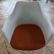 Pair of Tulip Knoll Saarinen armchairs