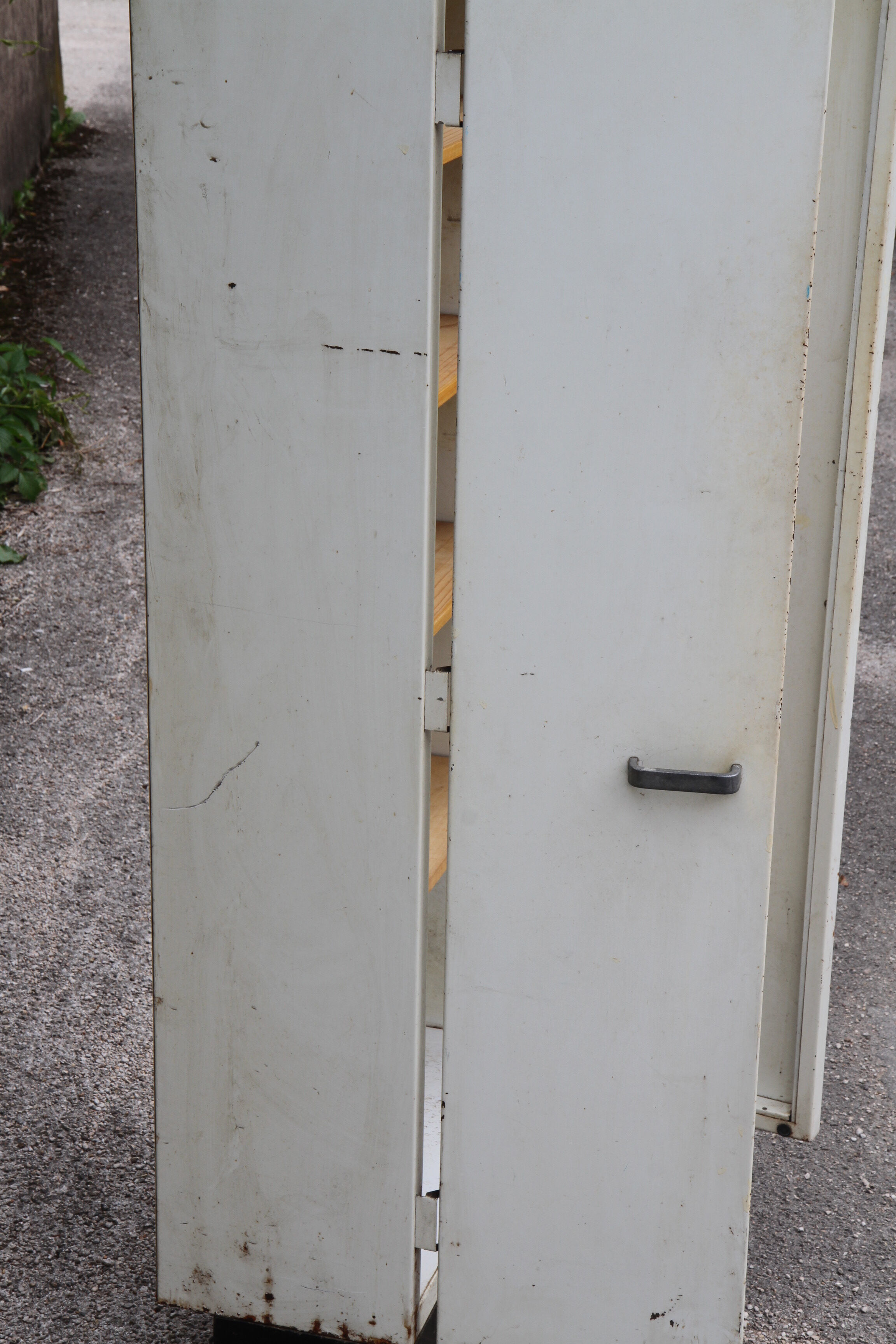 Metal infirmary cabinet from the 1950s