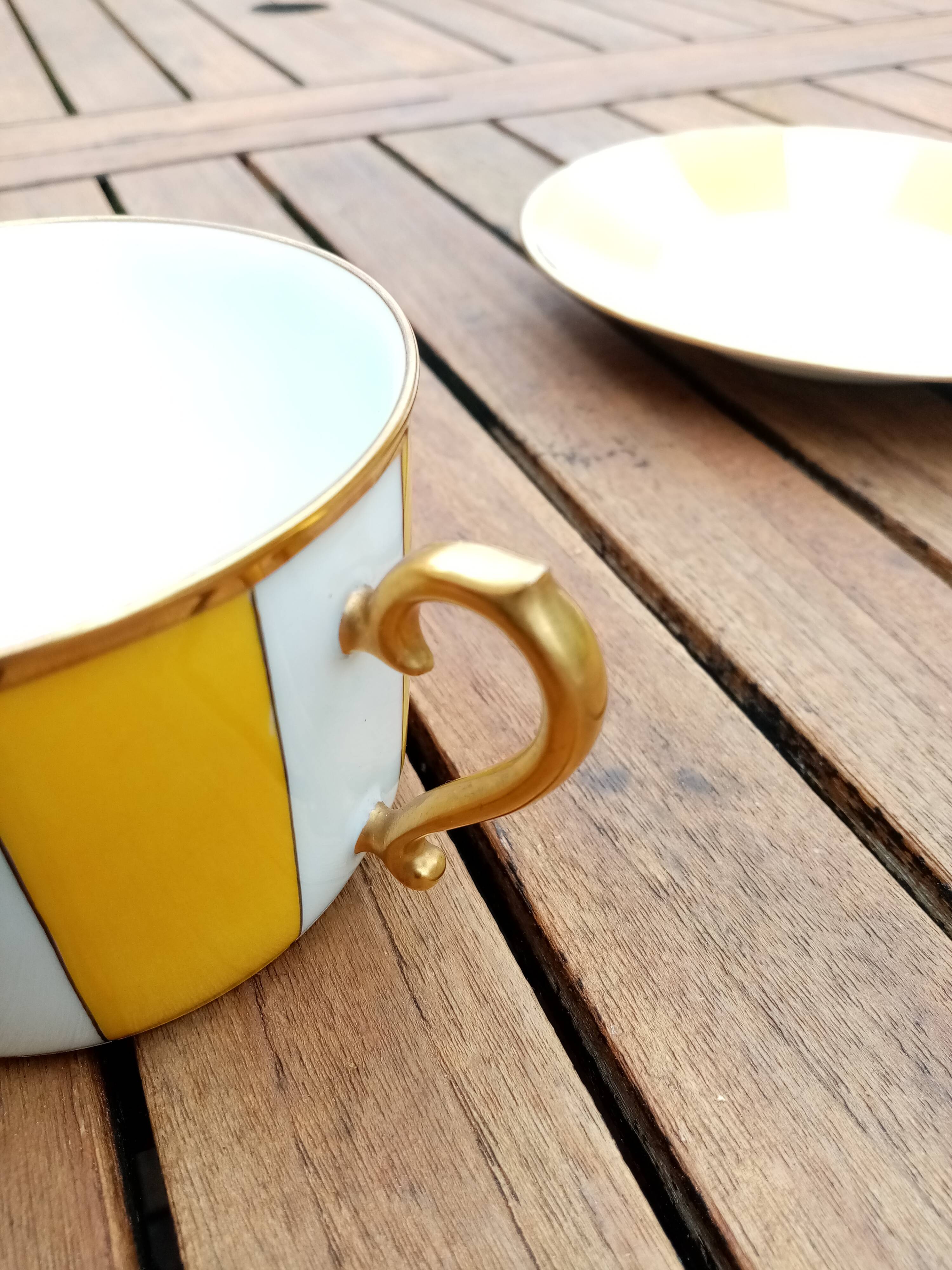 Art Deco tea or lunch cup and saucers