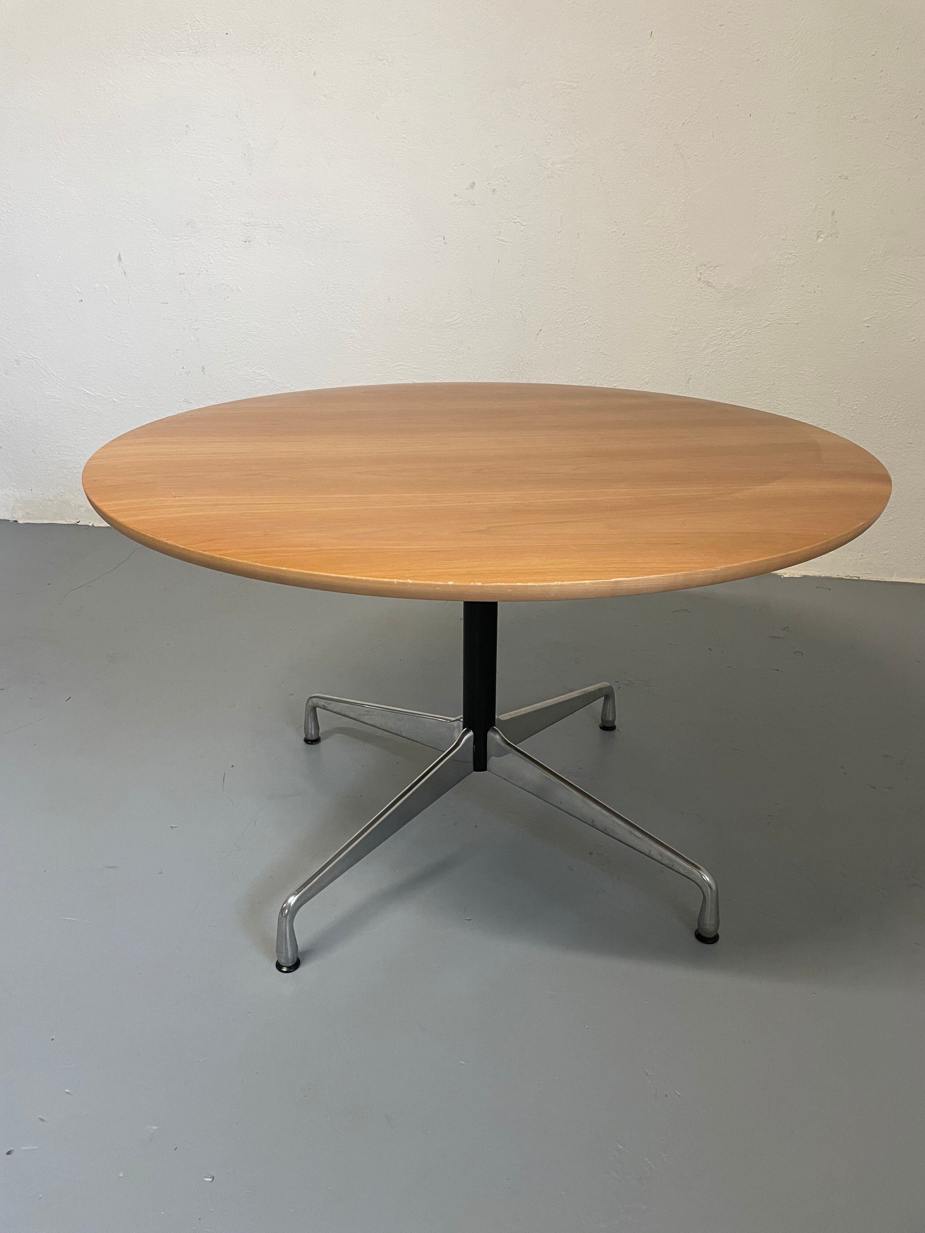 Segmented dining table Charles & Ray Eames