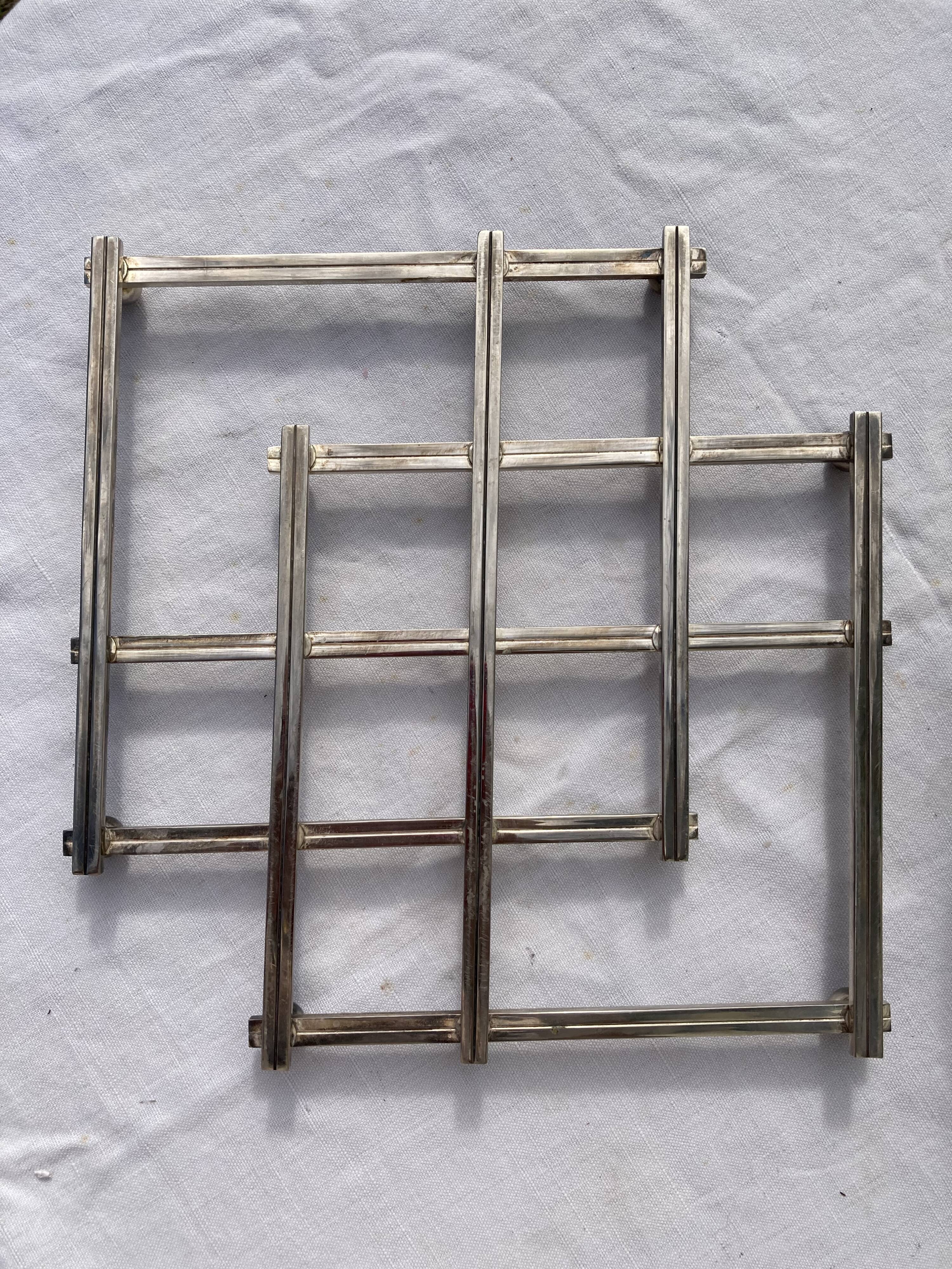 Stretch trivets in silver metal, geometric shapes