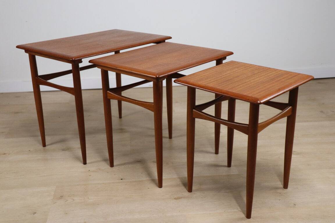 Tables gigognes scandinave en teck, 1960