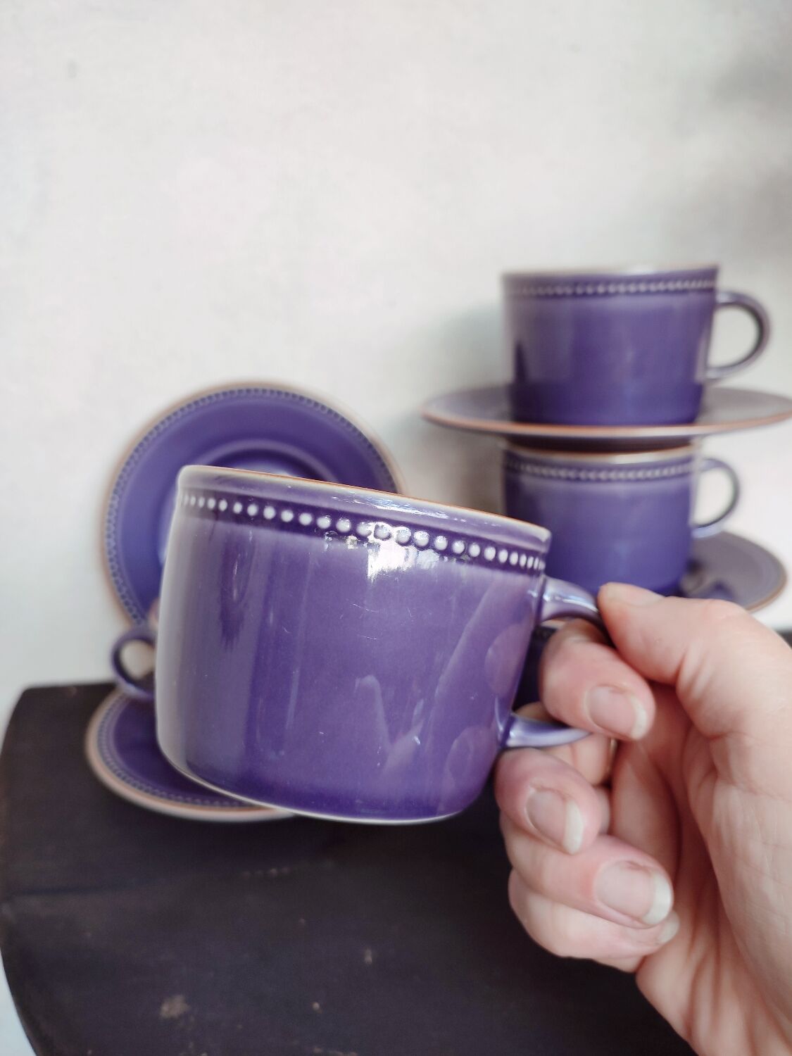 Set of 5 plum-colored stoneware tea cups
