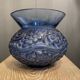 Un vase en verre bleu Fontainebleau de René Lalique