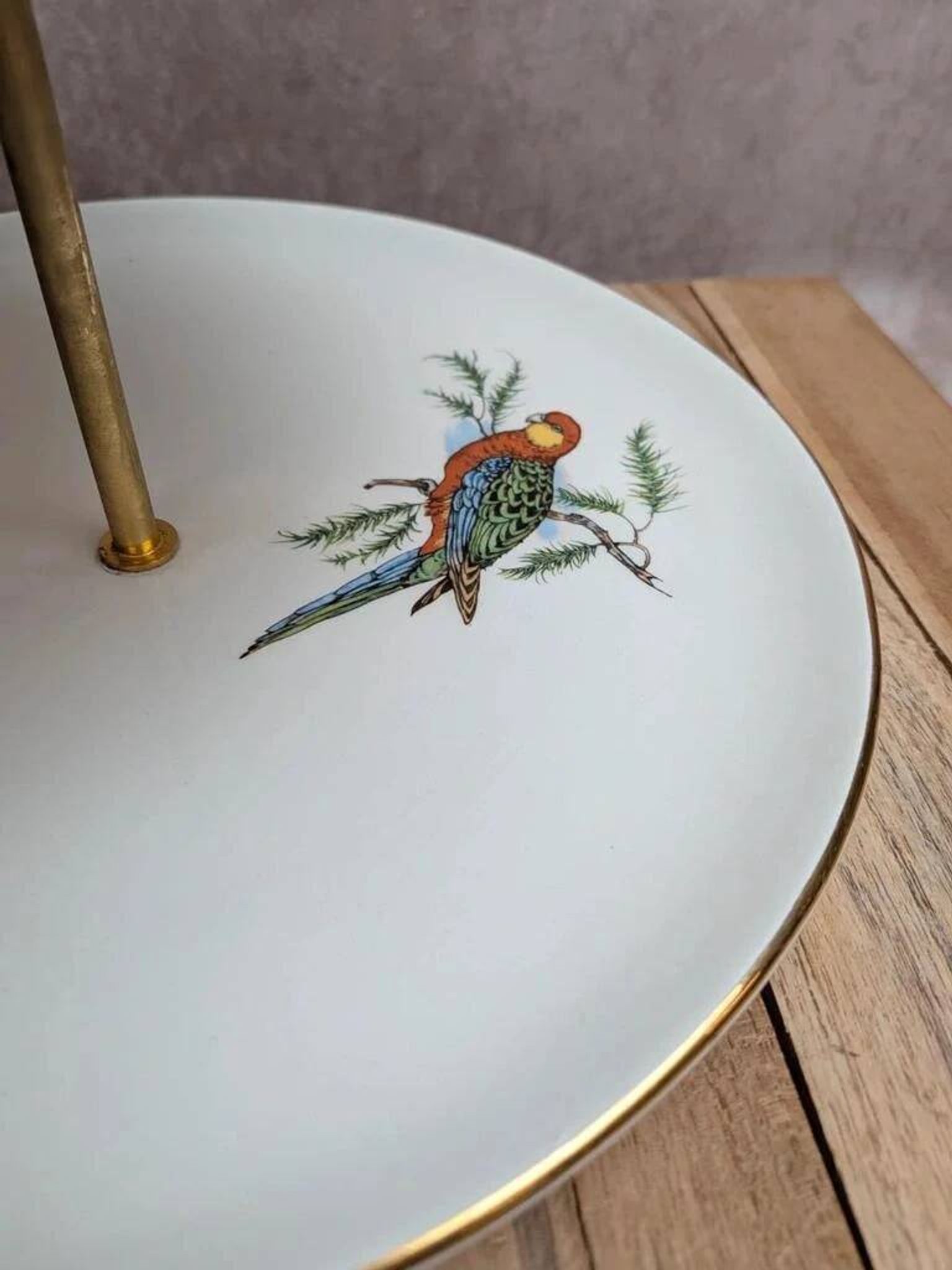 Silent servant, 2 tiers in Gien earthenware – Exotic birds – Golden metal