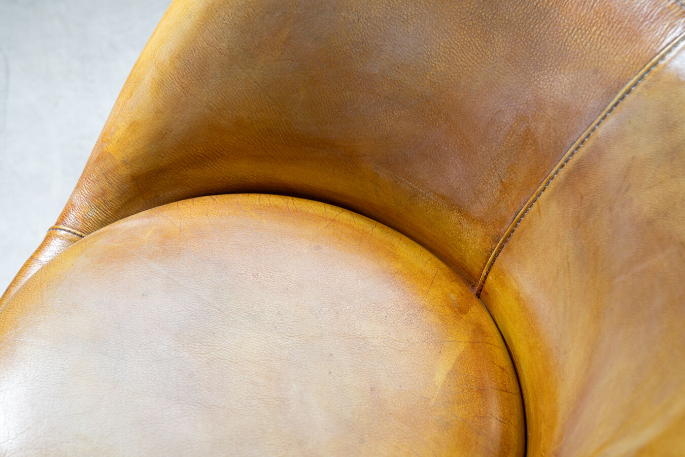 Leather swivel armchairs, early twenty-first century, set of 2