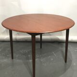 Round scandinavian dining table