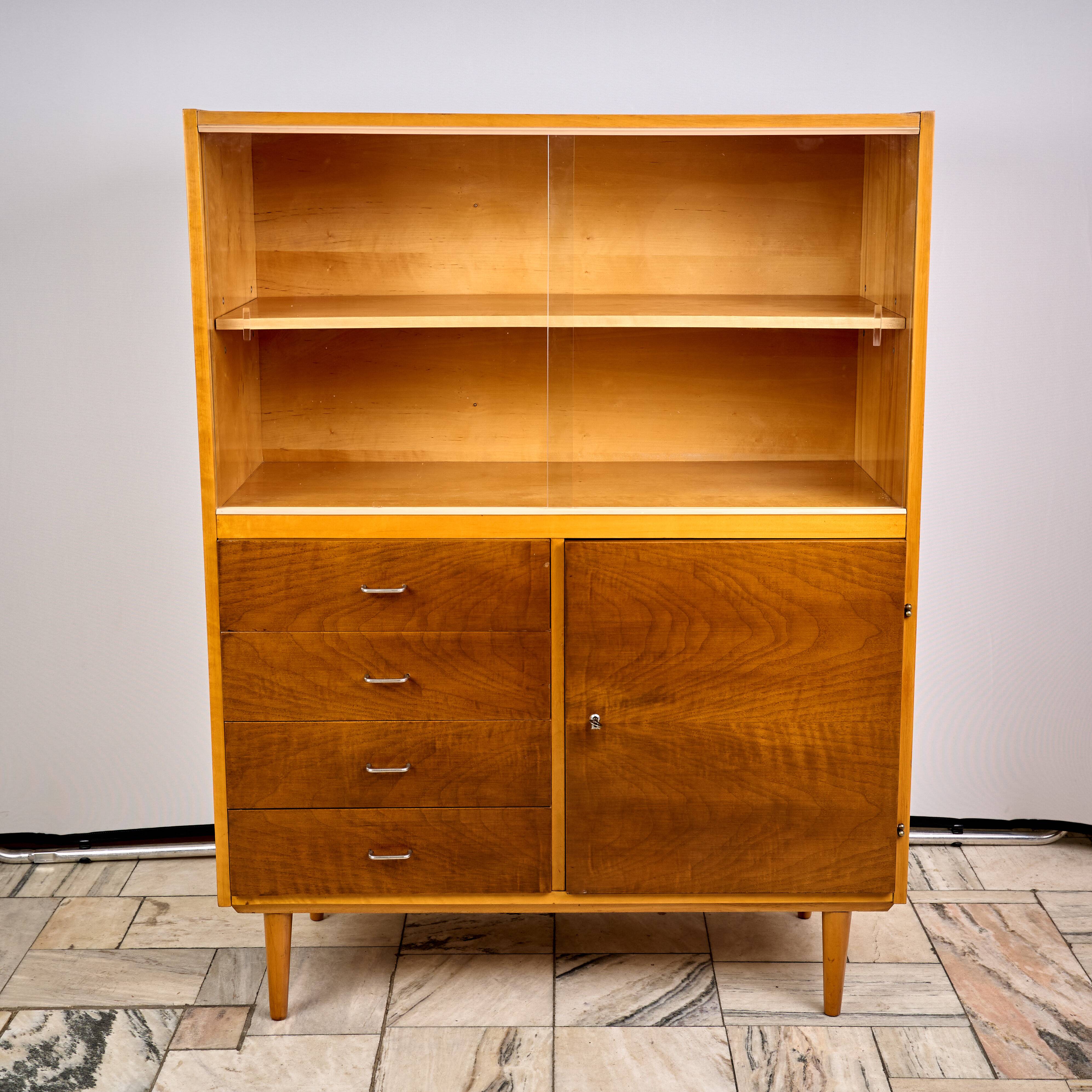 Vitrine vintage, années 1960, Tchécoslovaquie