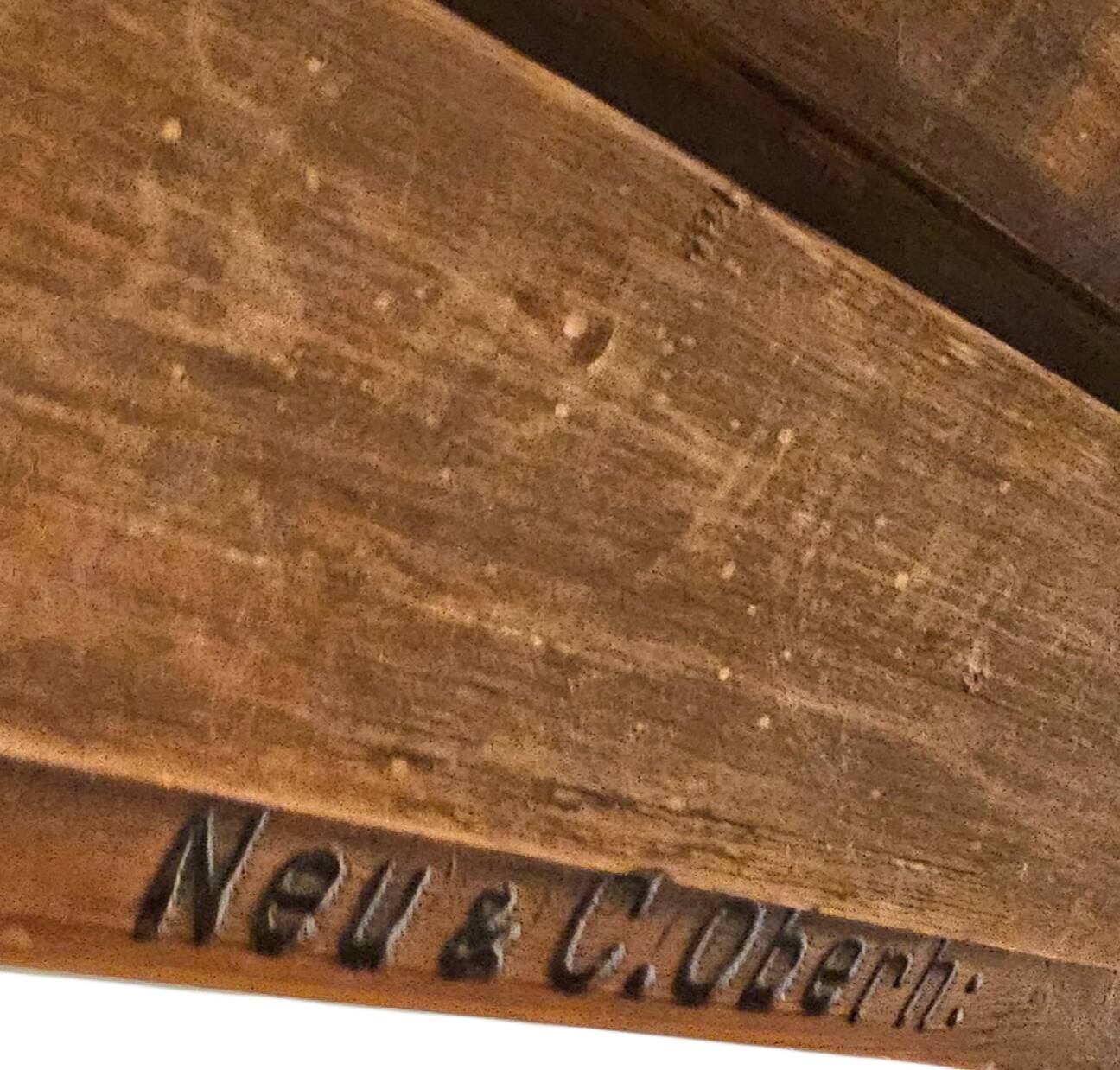 Commode en pin massif vers 1900 / marquée / NEU & C. OBERH