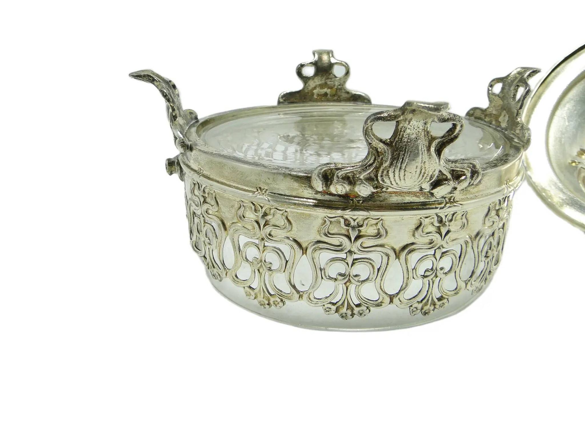 Bonbonniere, Art Nouveau, silver-plated brass, Germany, early 20th century