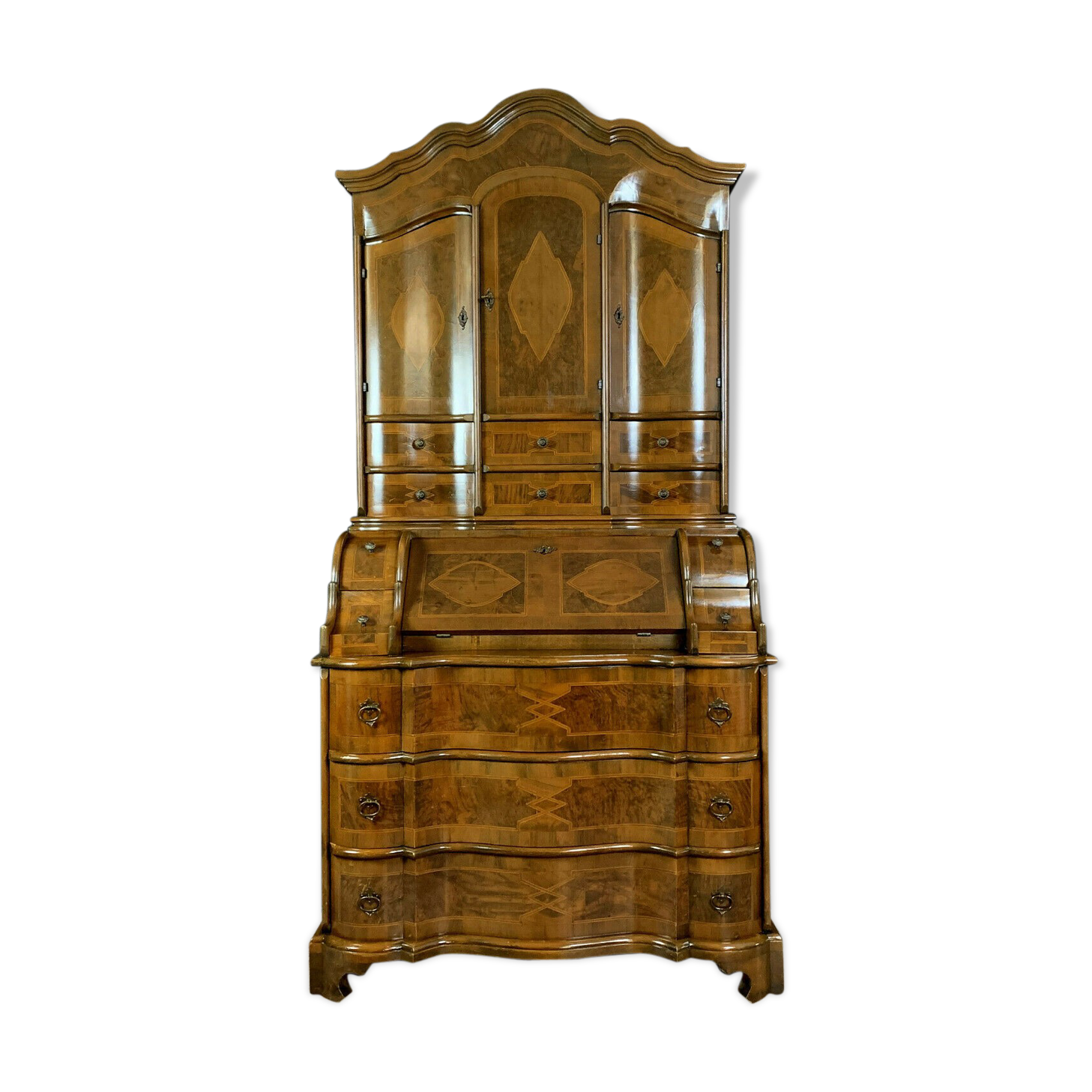 Italian cabinet Louis XV has crossbow façade in walnut and mark