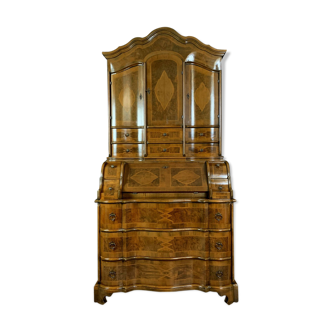 Italian cabinet Louis XV has crossbow façade in walnut and mark