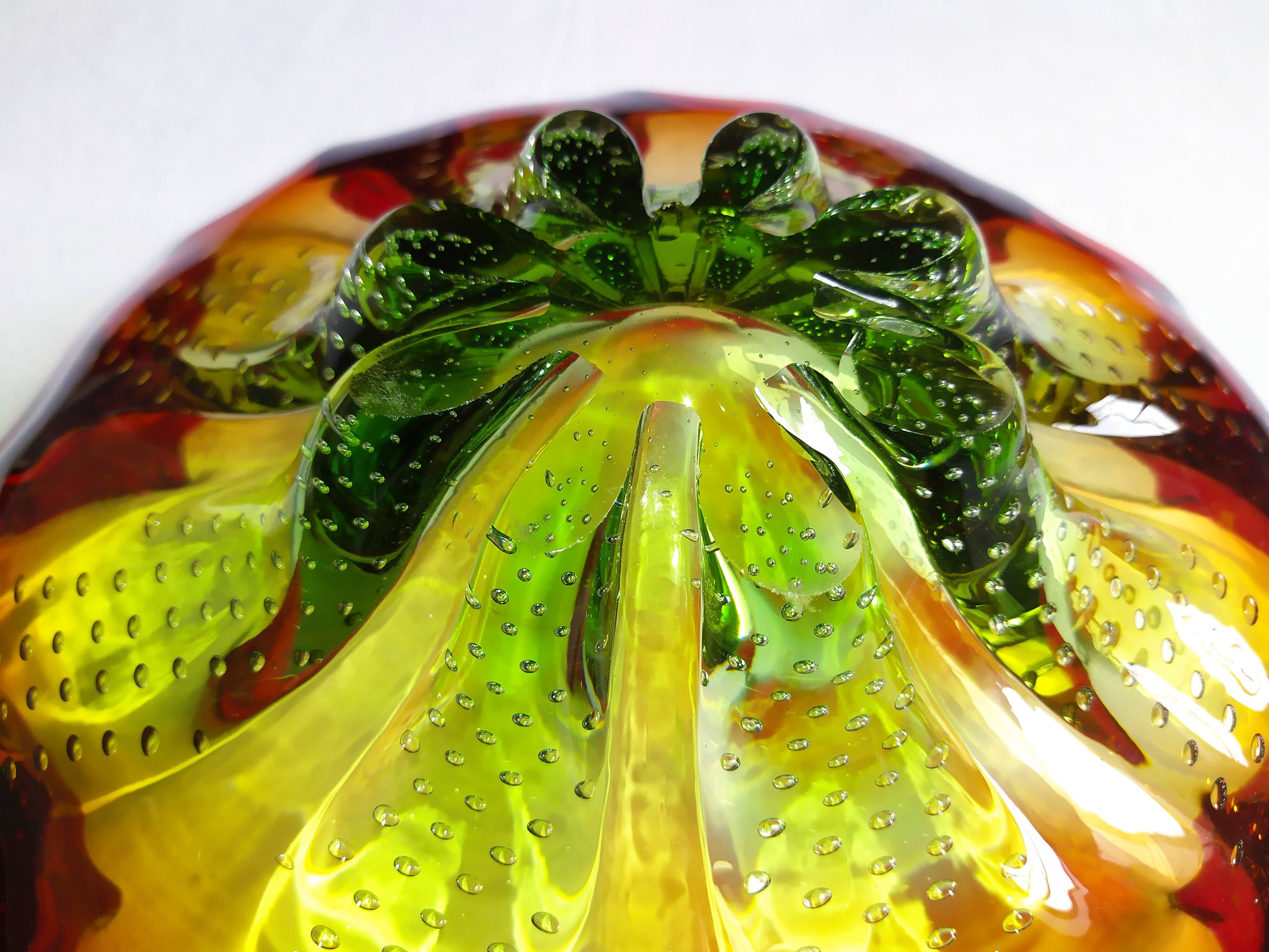 Centerpiece in bullicante glass from "biot"