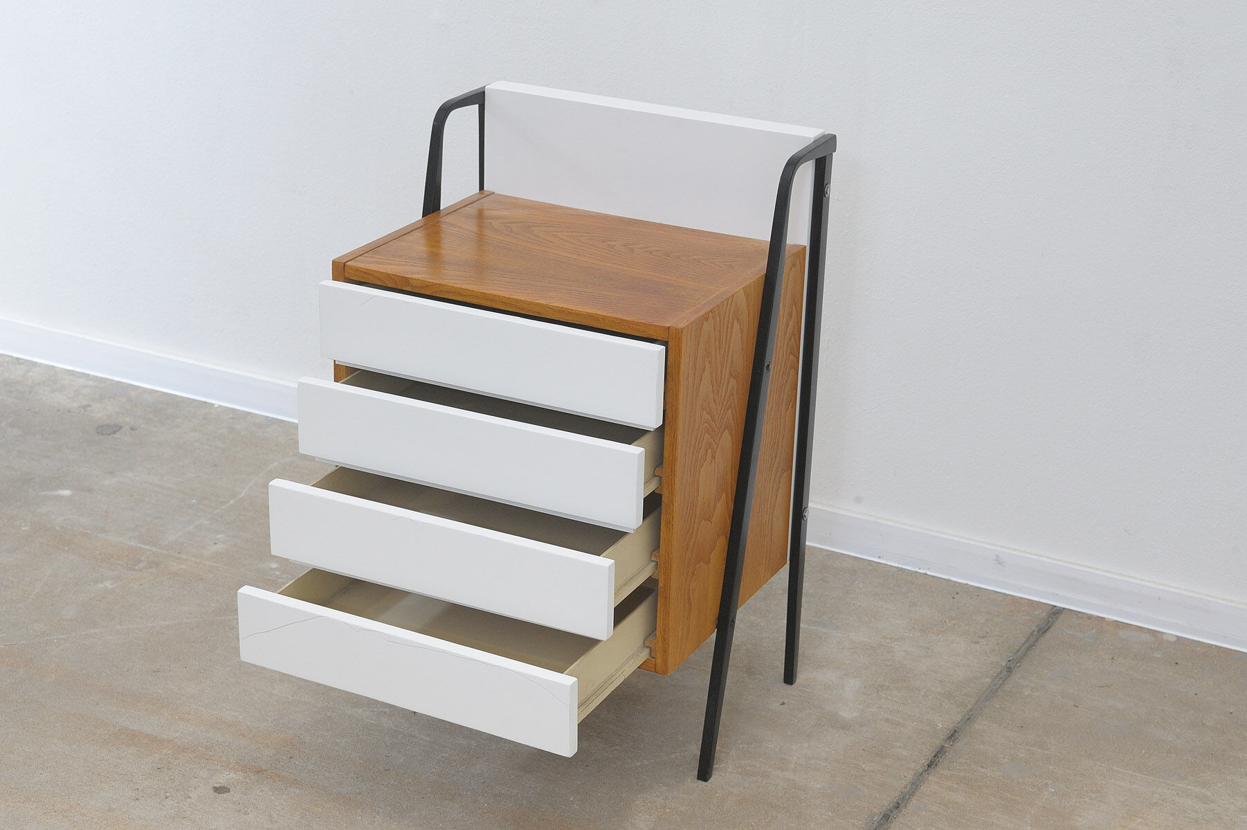 Commode du milieu du siècle entièrement restaurée par Tatra nabytok, années 1960