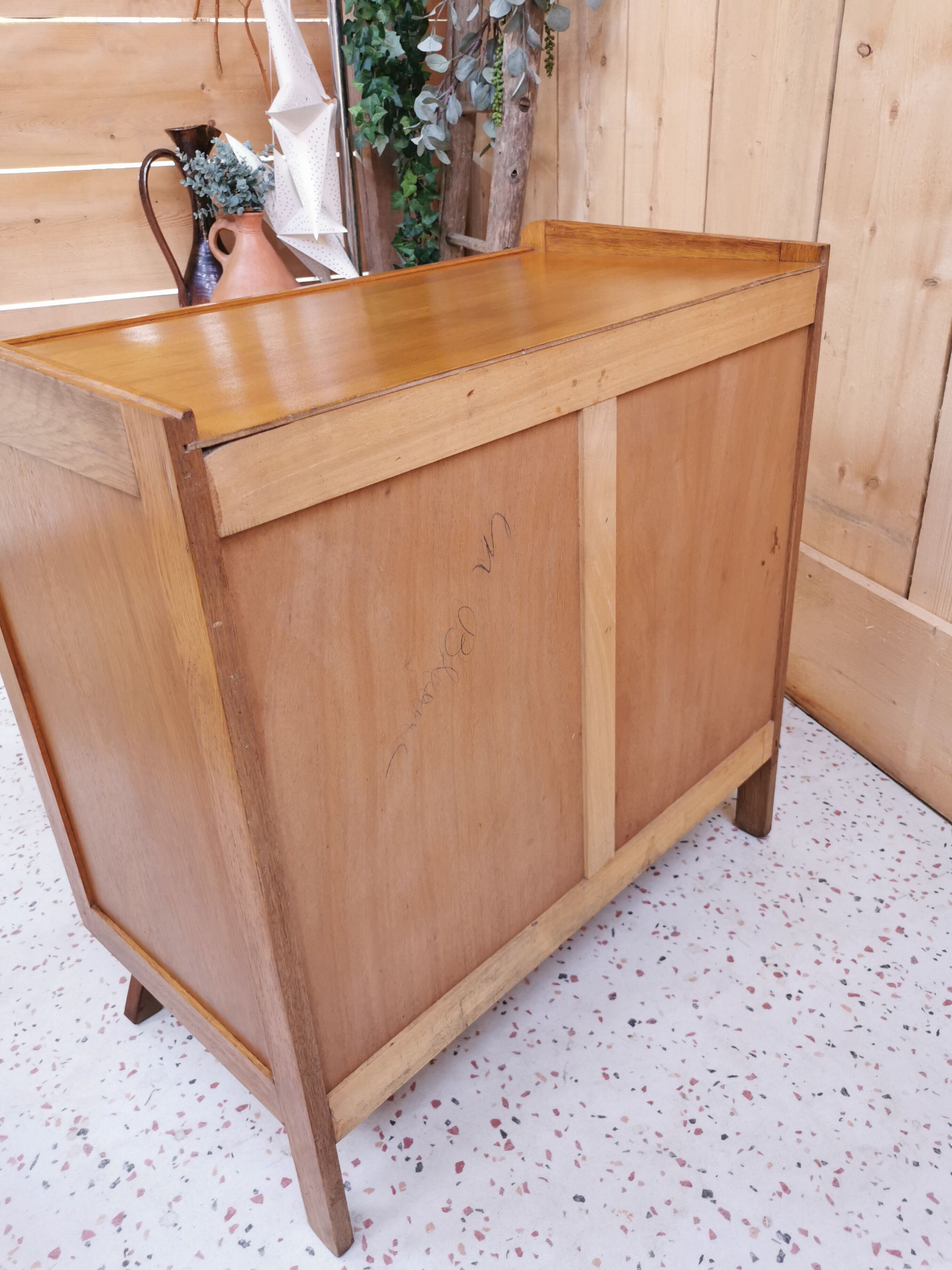 Chest of drawer compass feet