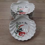 Serving bowls in l'hirondelle scallop shell in a basket 4851