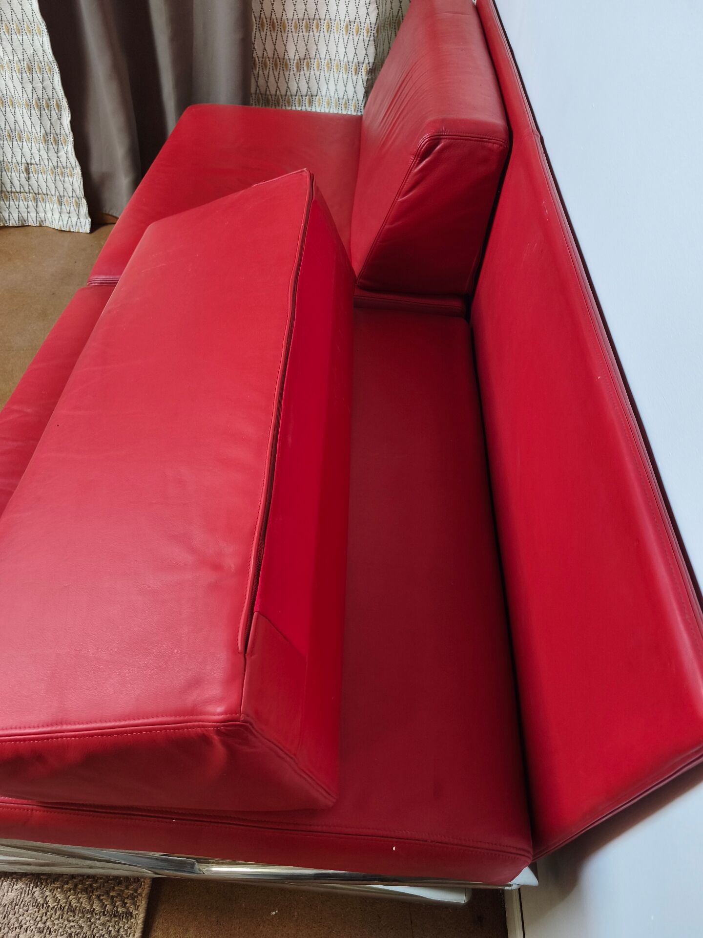 Large vintage red leather three-seater sofa – circa 1960 – structure e