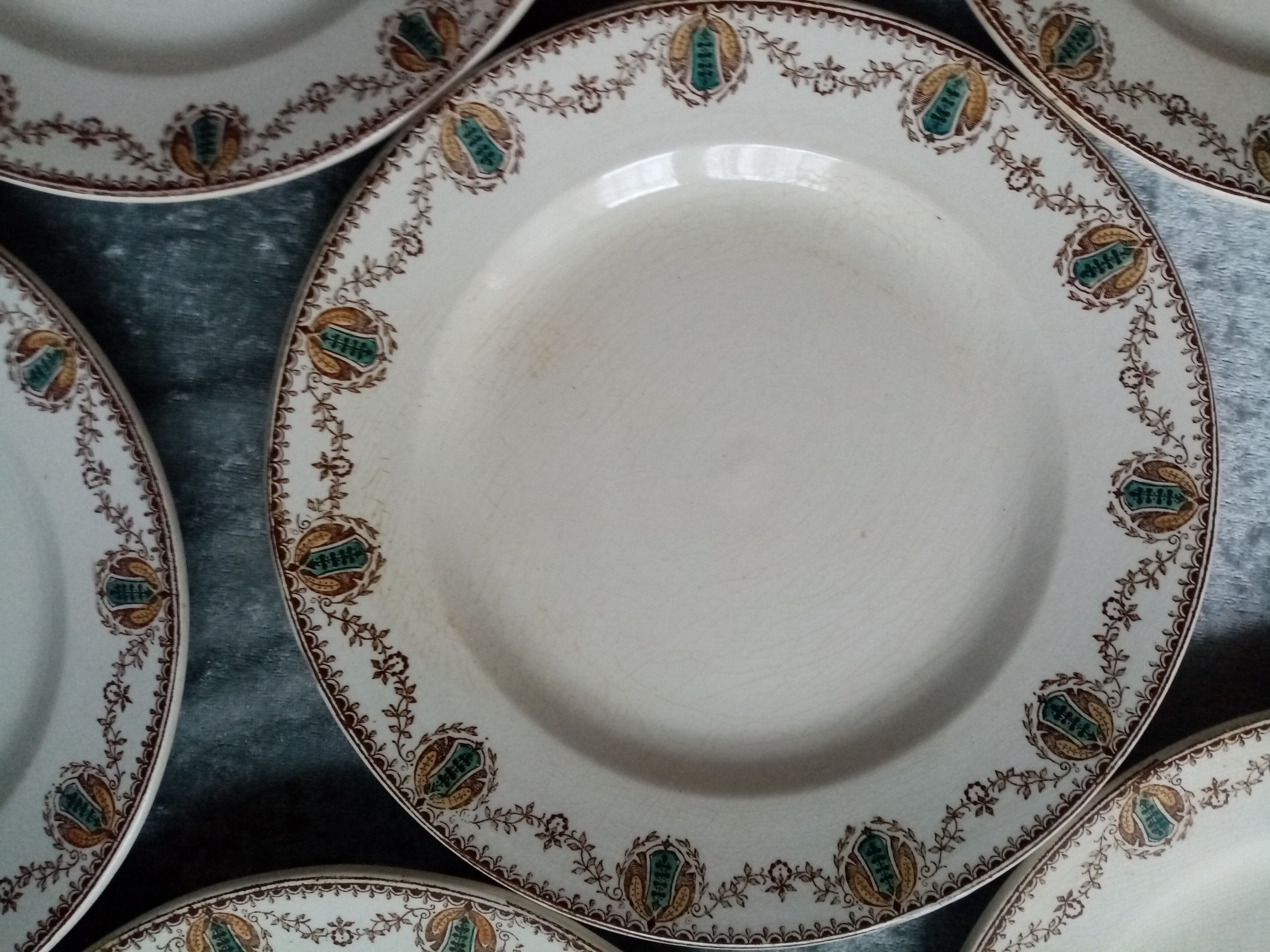 6 assiettes plate en terre de fer modele cadix , clairefontaine leon graves