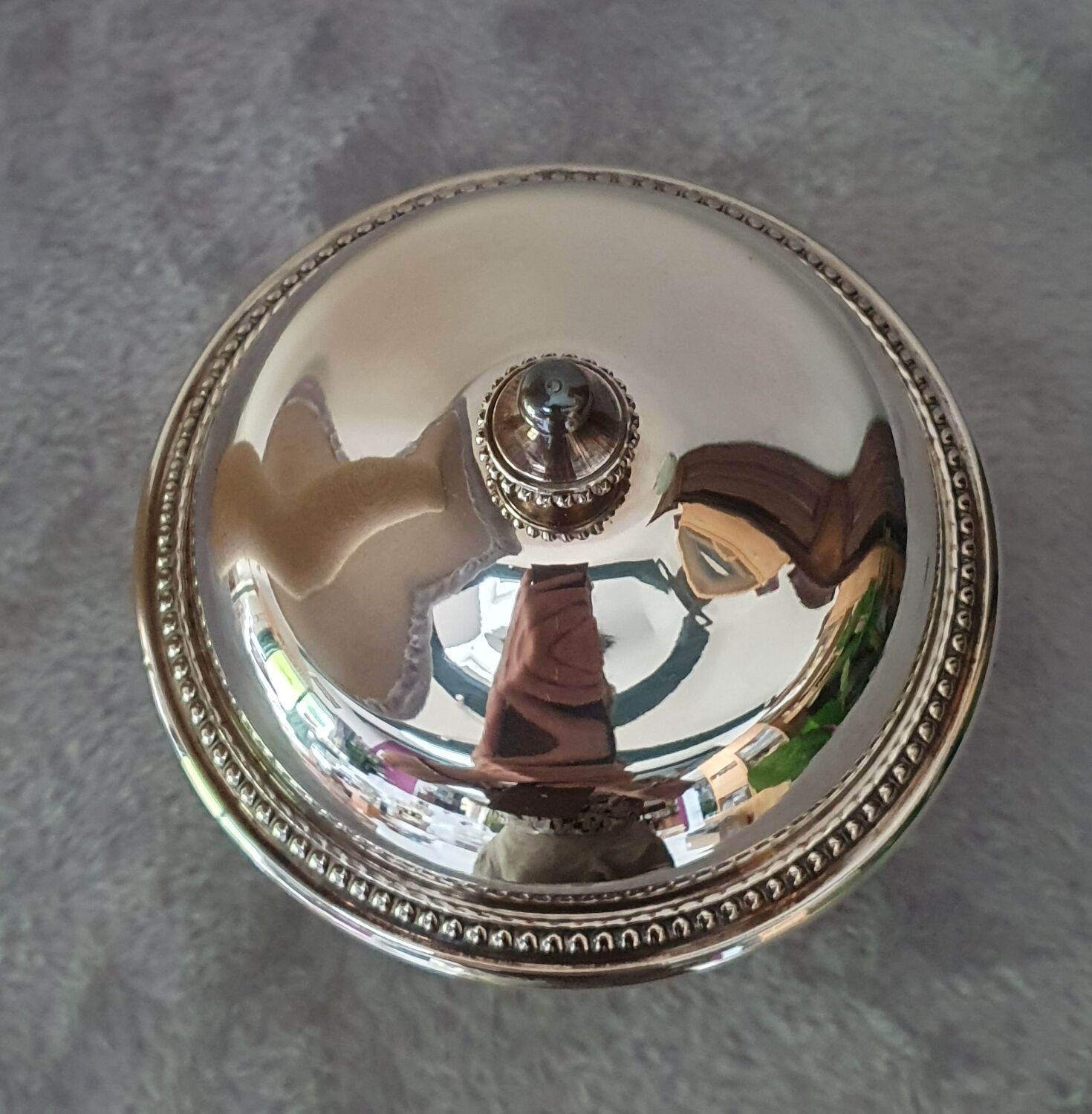 Sugar bowl in vintage silver metal