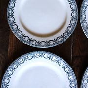 A set of 6 flat plates Terre de Fer Guirlandes Louis XVI Salins