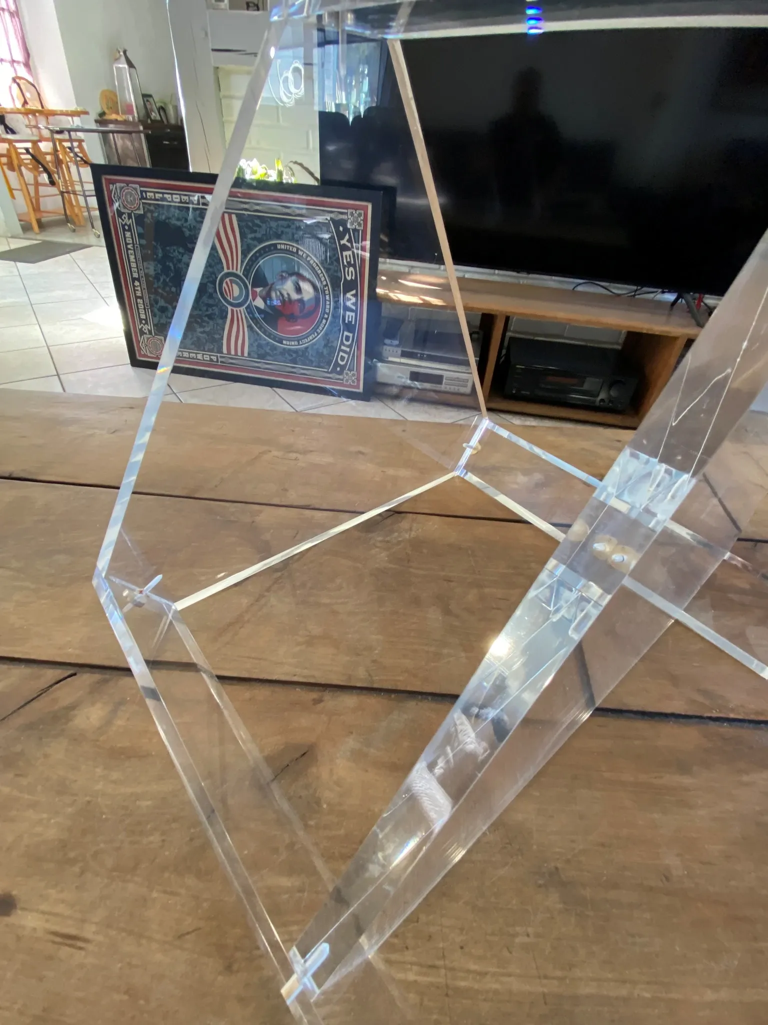 Triangular plexiglass coffee table end table Altuglas David Lange 70