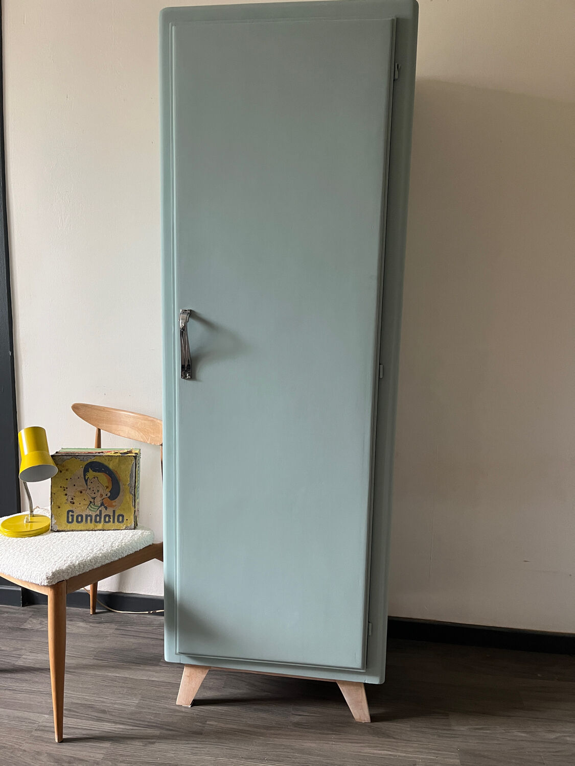 Cabinet 50 feet compass