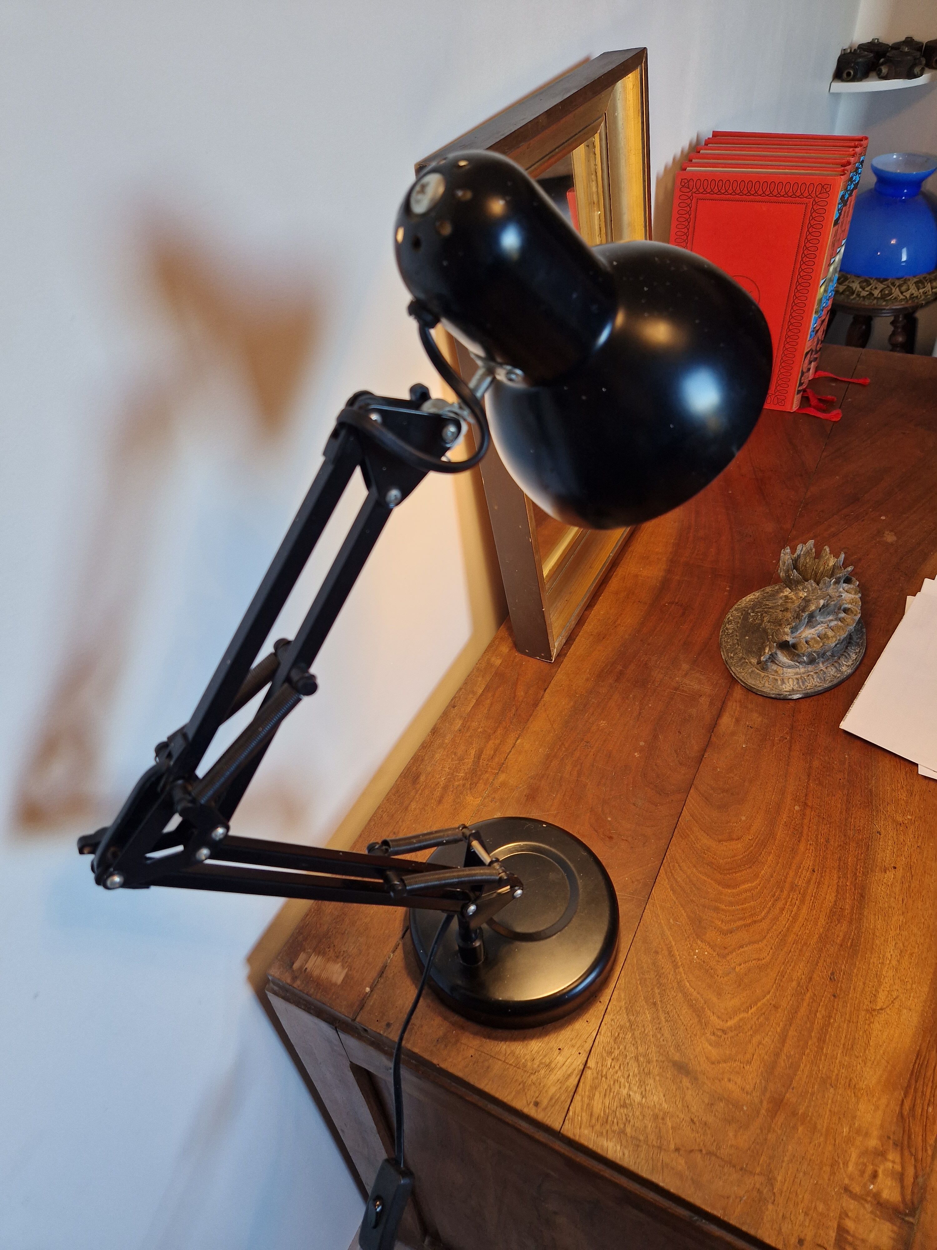 Black vintage articulated desk lamp