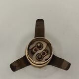 Metal and opaline suspension