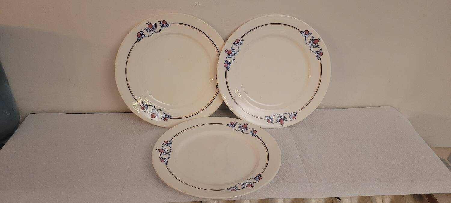 Assiettes terre de fer début XX ème