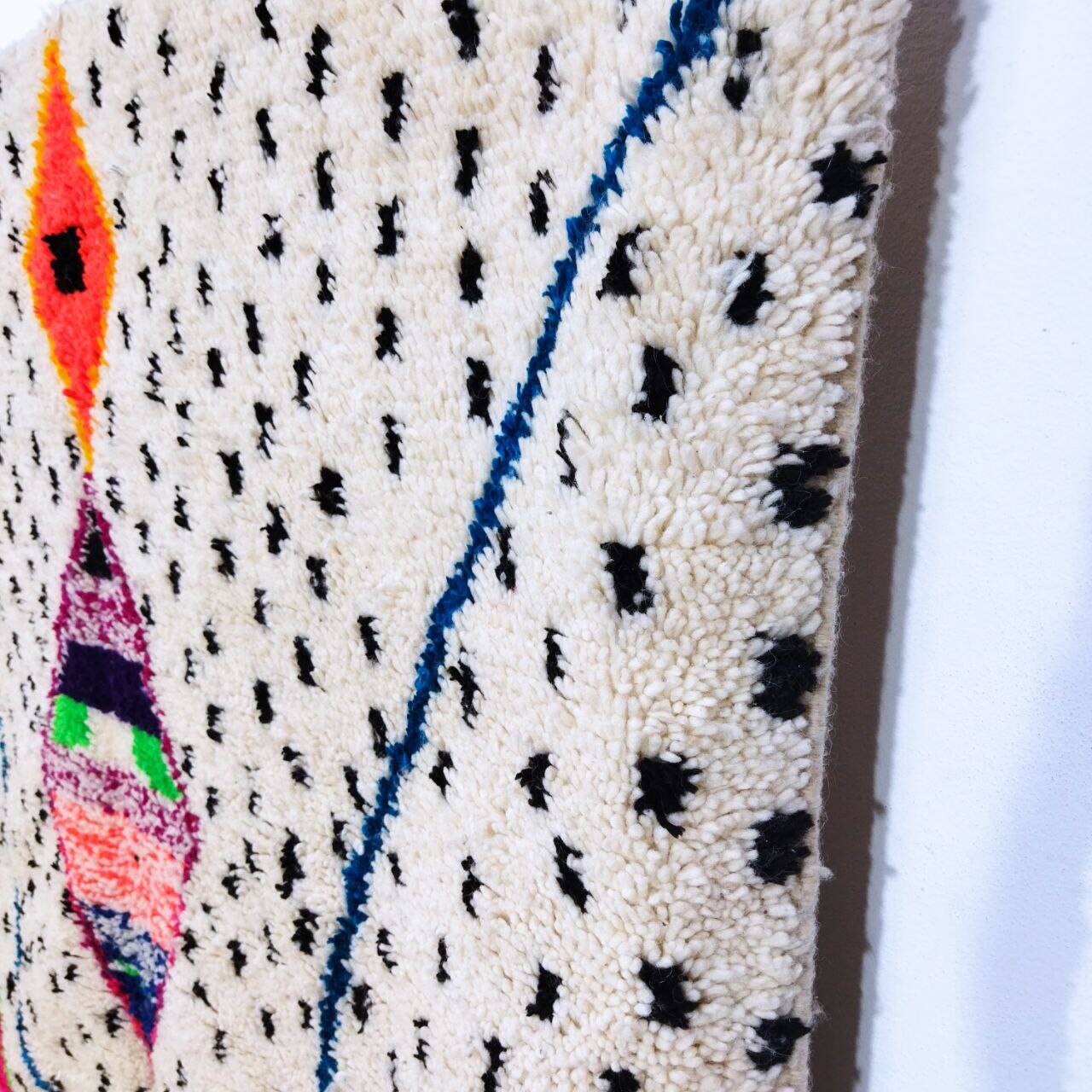 Handmade wool Berber rug 285 X 162 CM