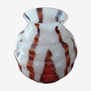 Ancien vase boule  en opaline flammée