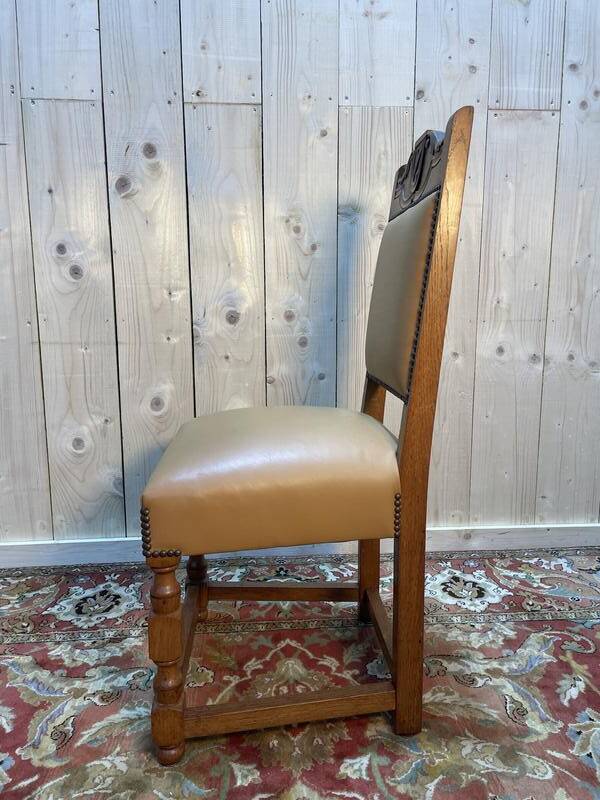 Suite de 8 chaises style Louis XIII - Haute époque en cuir