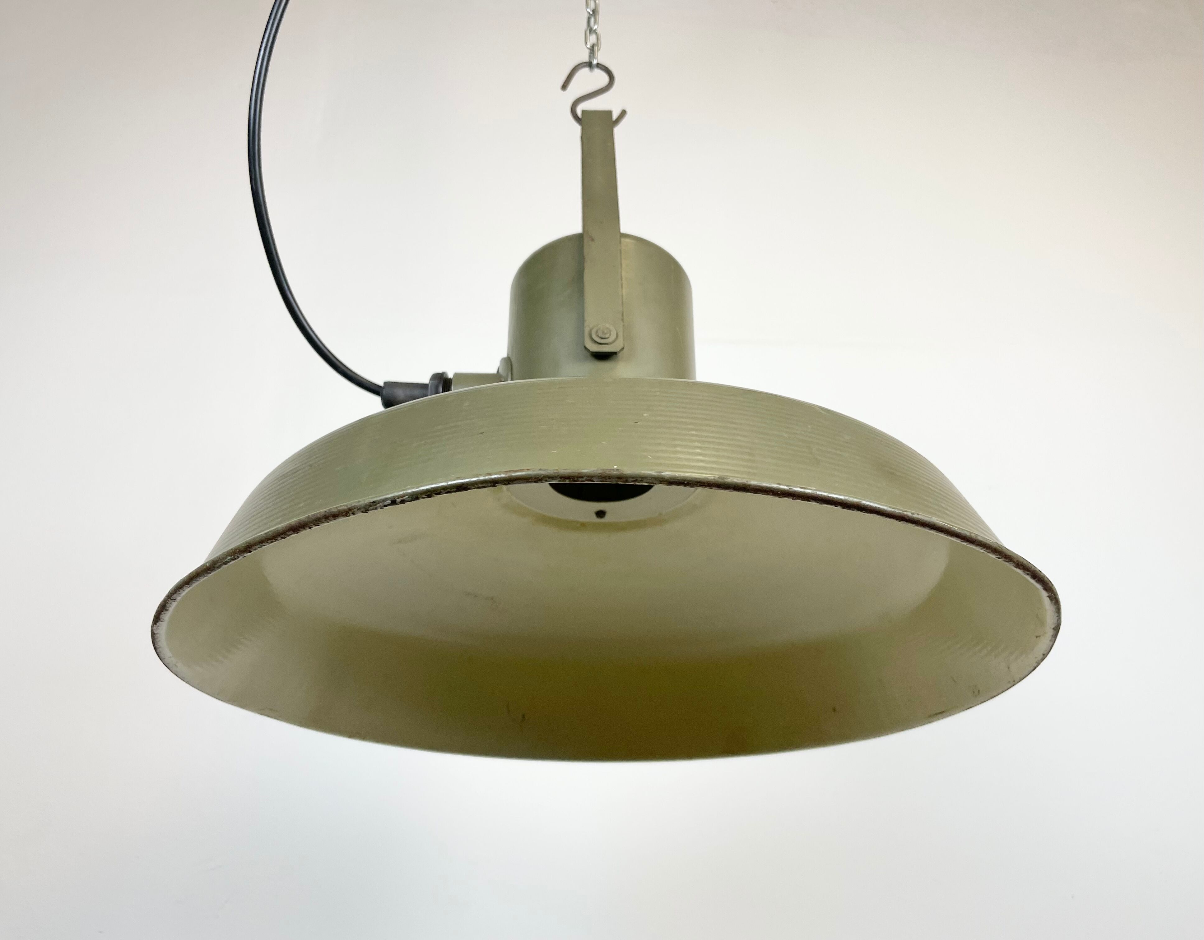 Vintage green army pendant lamp, 1960s