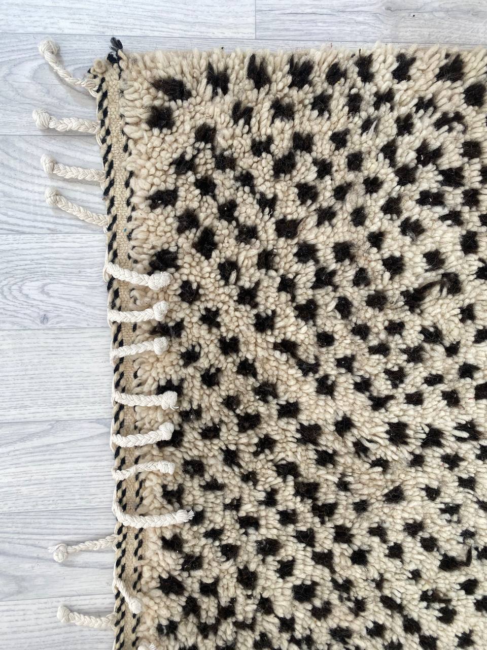 Handcrafted Moroccan Berber carpet 150 x 92 CM