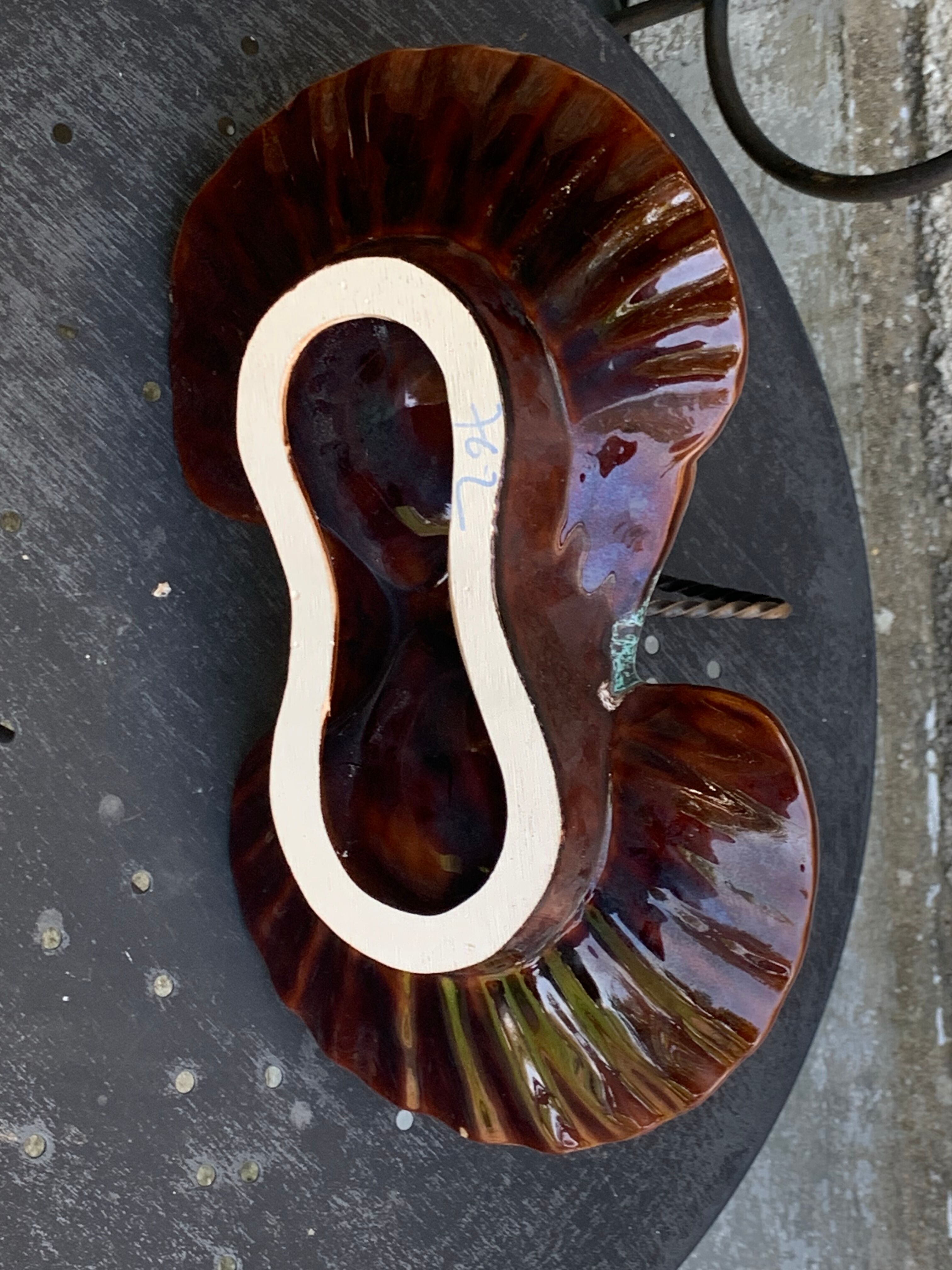 Servant in the shape of an enamelled ceramic shell and forged iron in vintage Vallauris style