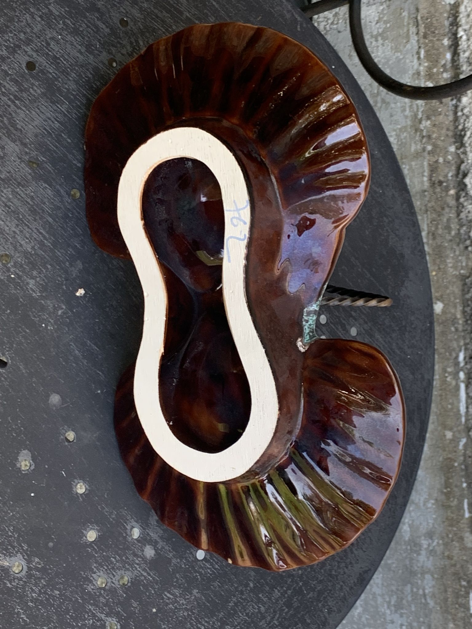 Servant in the shape of an enamelled ceramic shell and forged iron in vintage Vallauris style