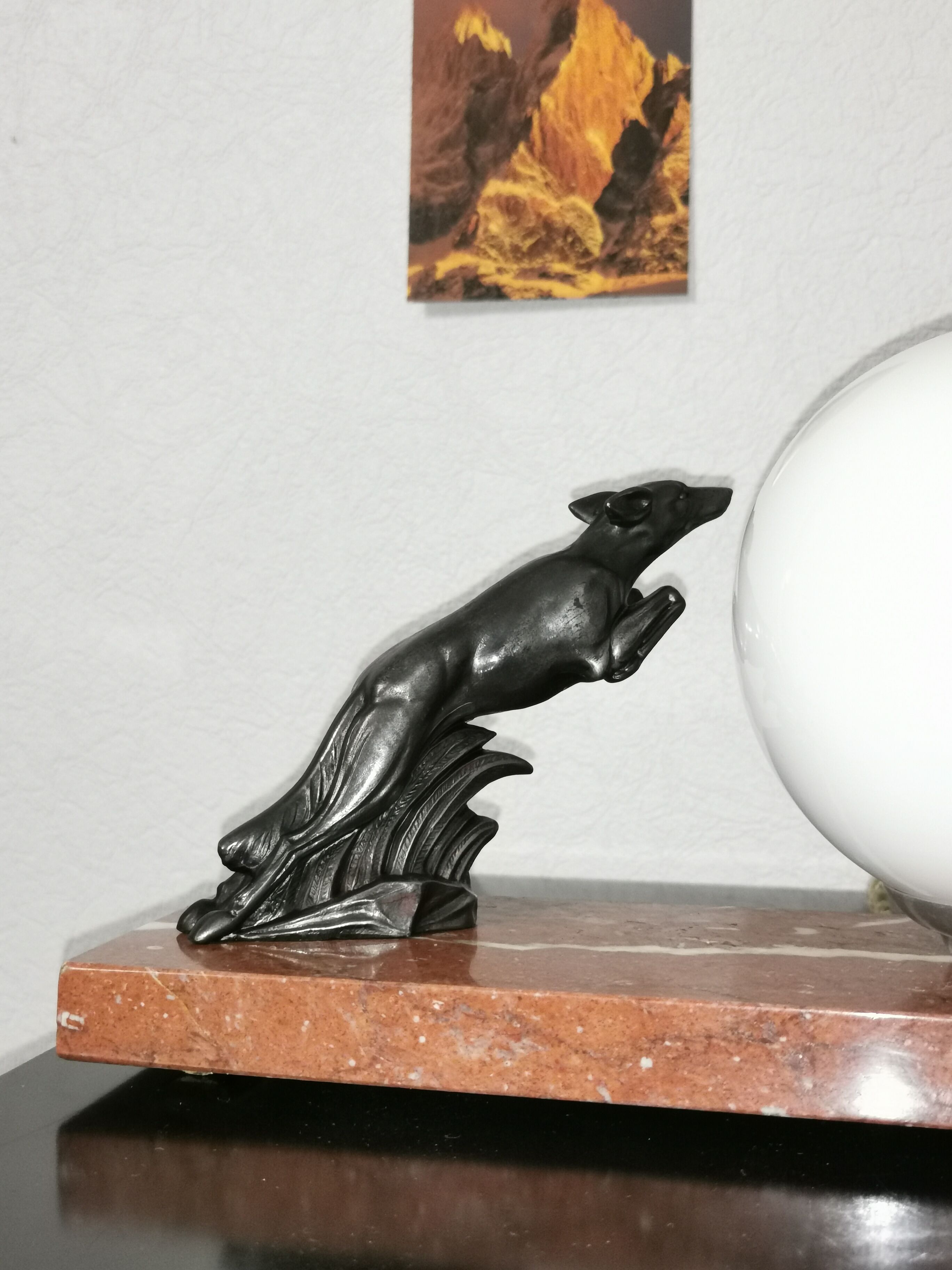Art deco lamp, marble, globe, opaline and greyhounds in regulation, 1930