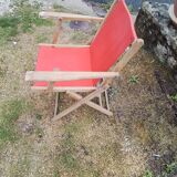 Fauteuil de jardin ancien en bois et tissu rouge