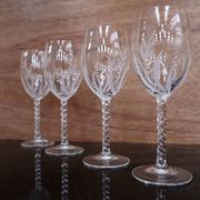 Ensemble de 4 verres à vin blanc vintage en cristal gravé
