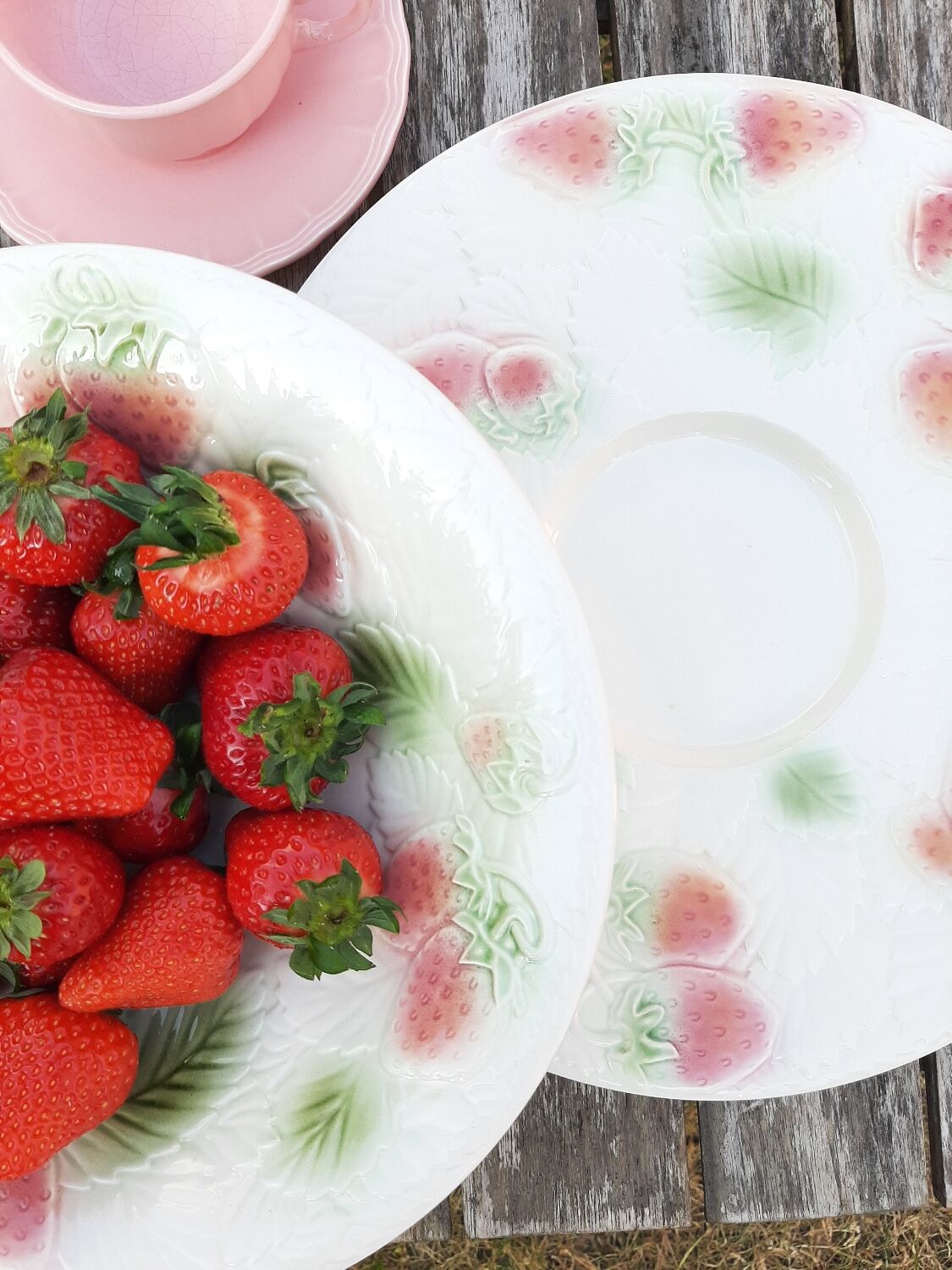 Strawberry plate and slip drainer Salins