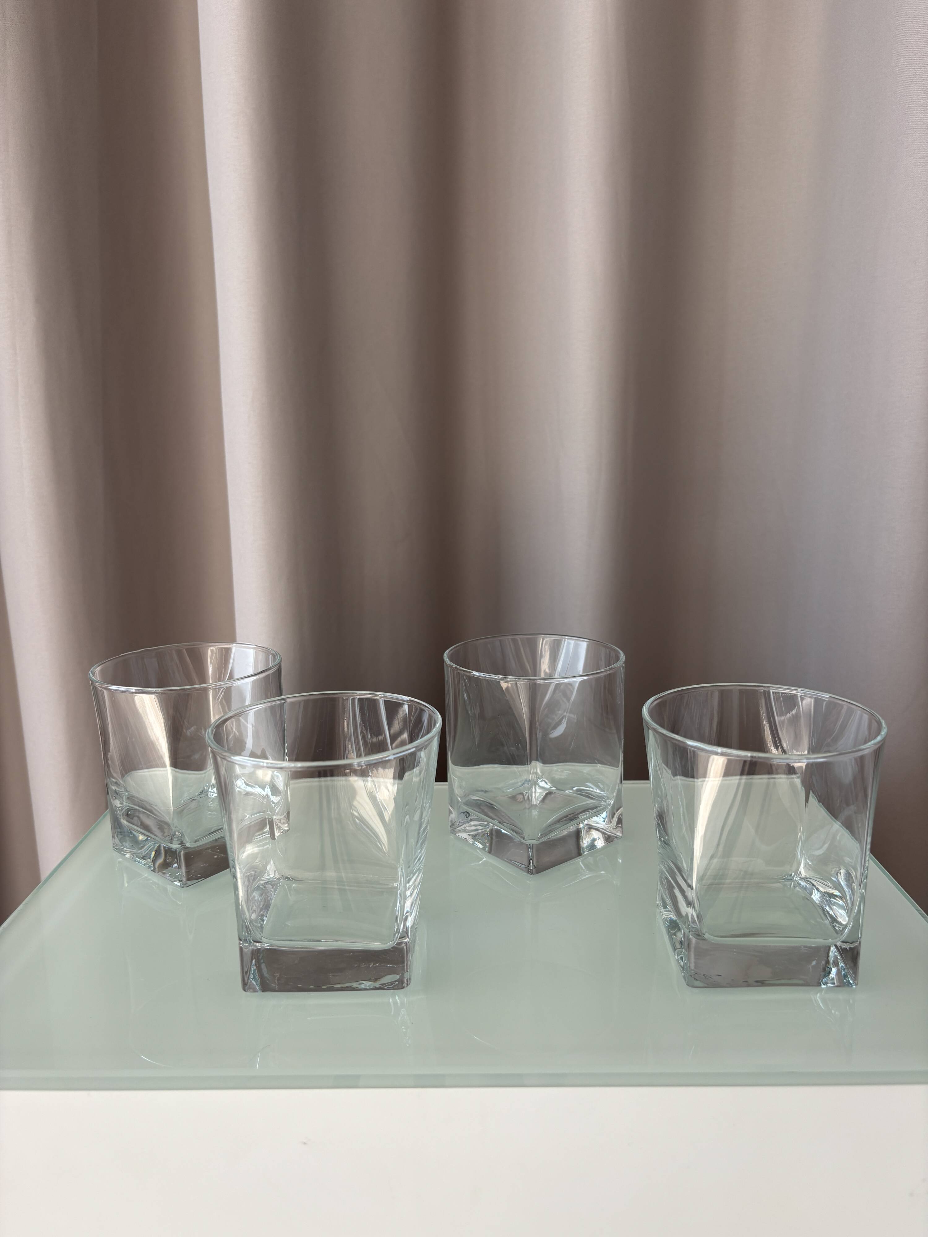 Elegant set of four vintage whiskey tumblers